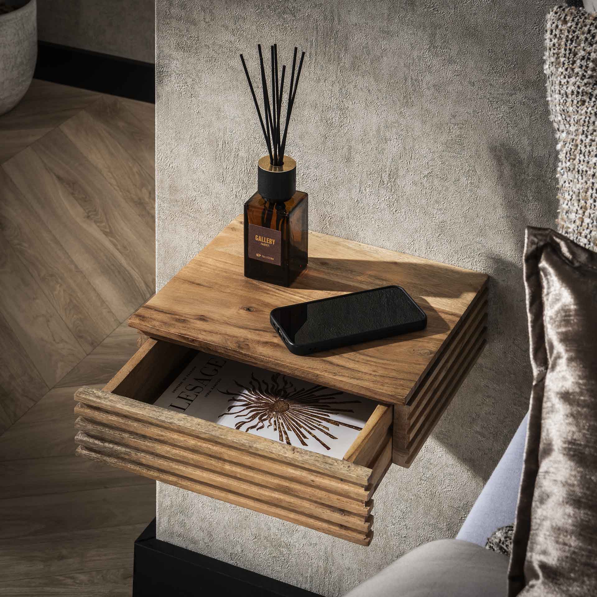 Zwevend nachtkastje Eva S - Industrieelinhuis.nl