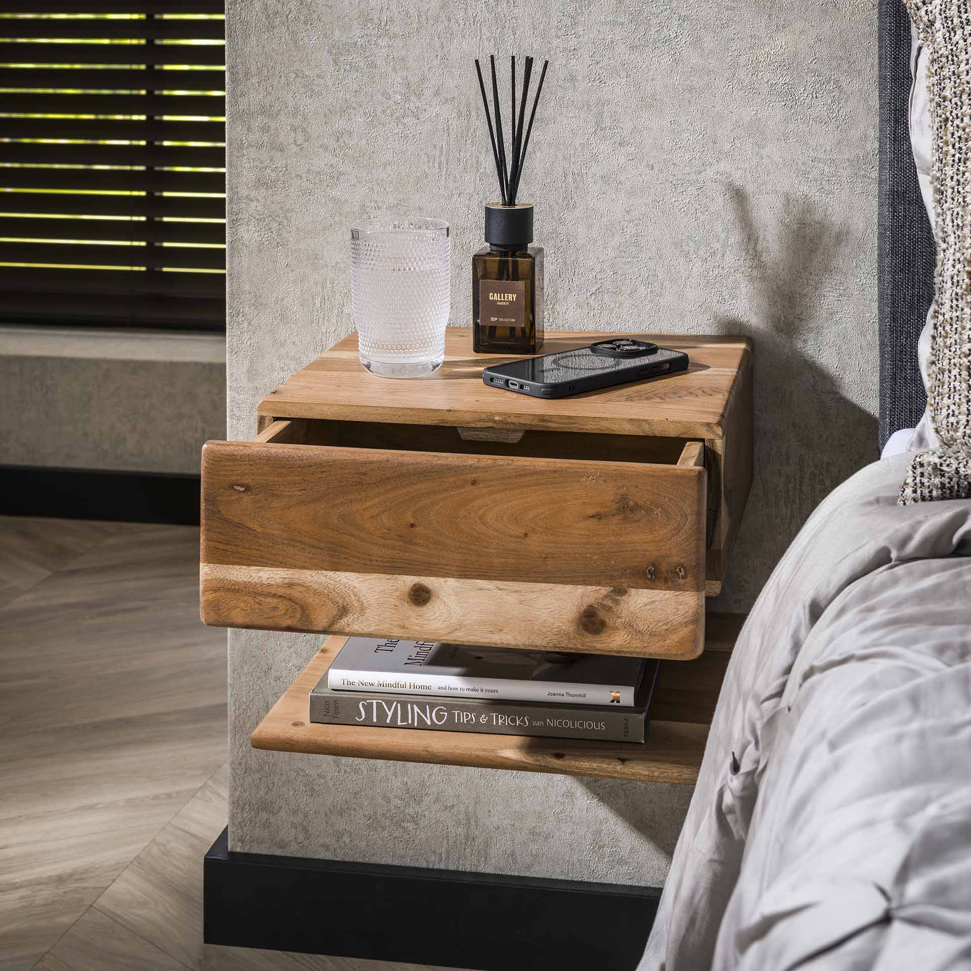 Nachtkastje zwevend Shelve - Industrieelinhuis.nl
