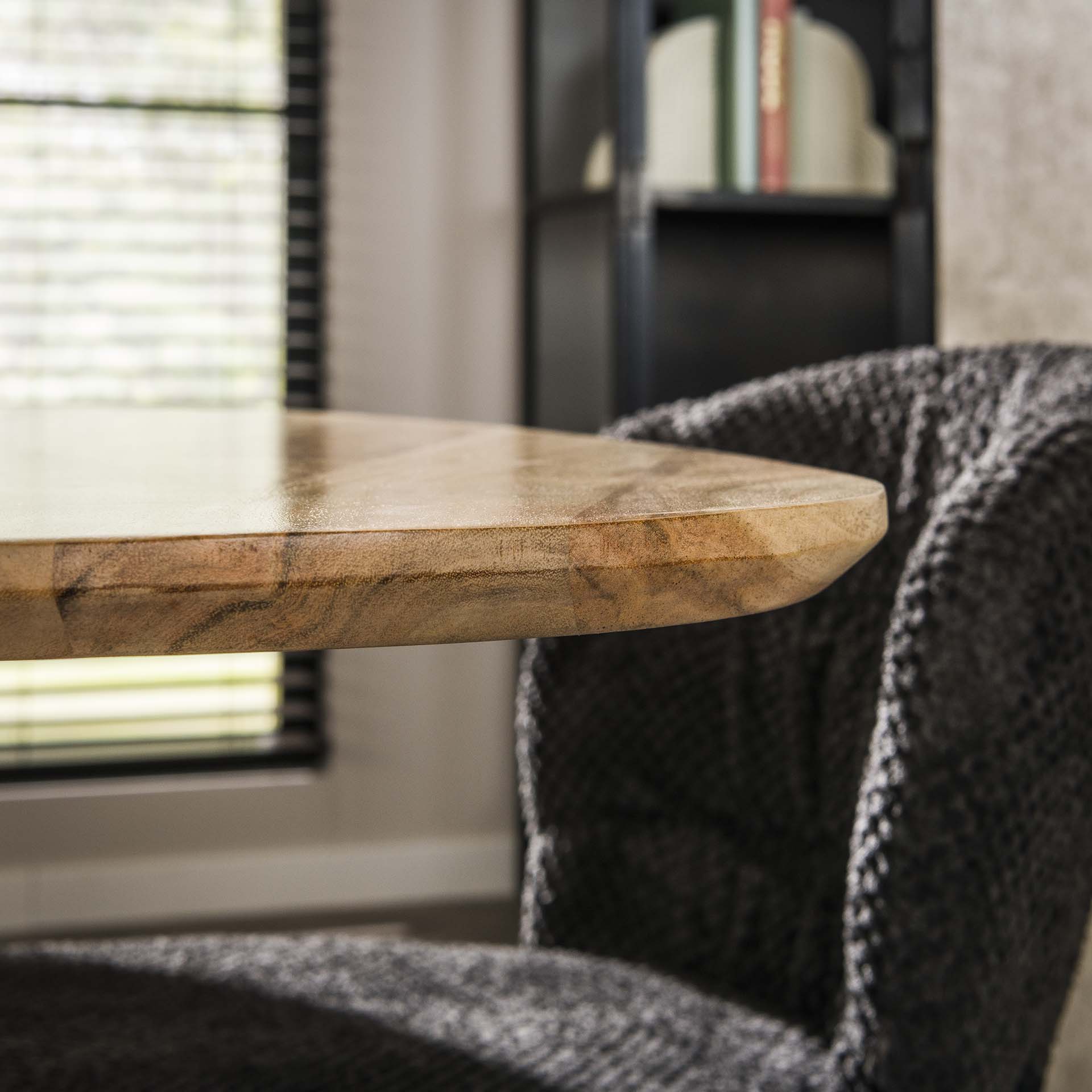 Eettafel Driehoek Drift - Industrieelinhuis.nl