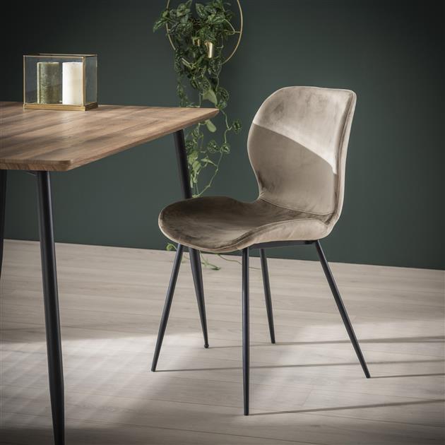 Eetkamerstoel Velvet Nova Taupe - Industrieelinhuis.nl
