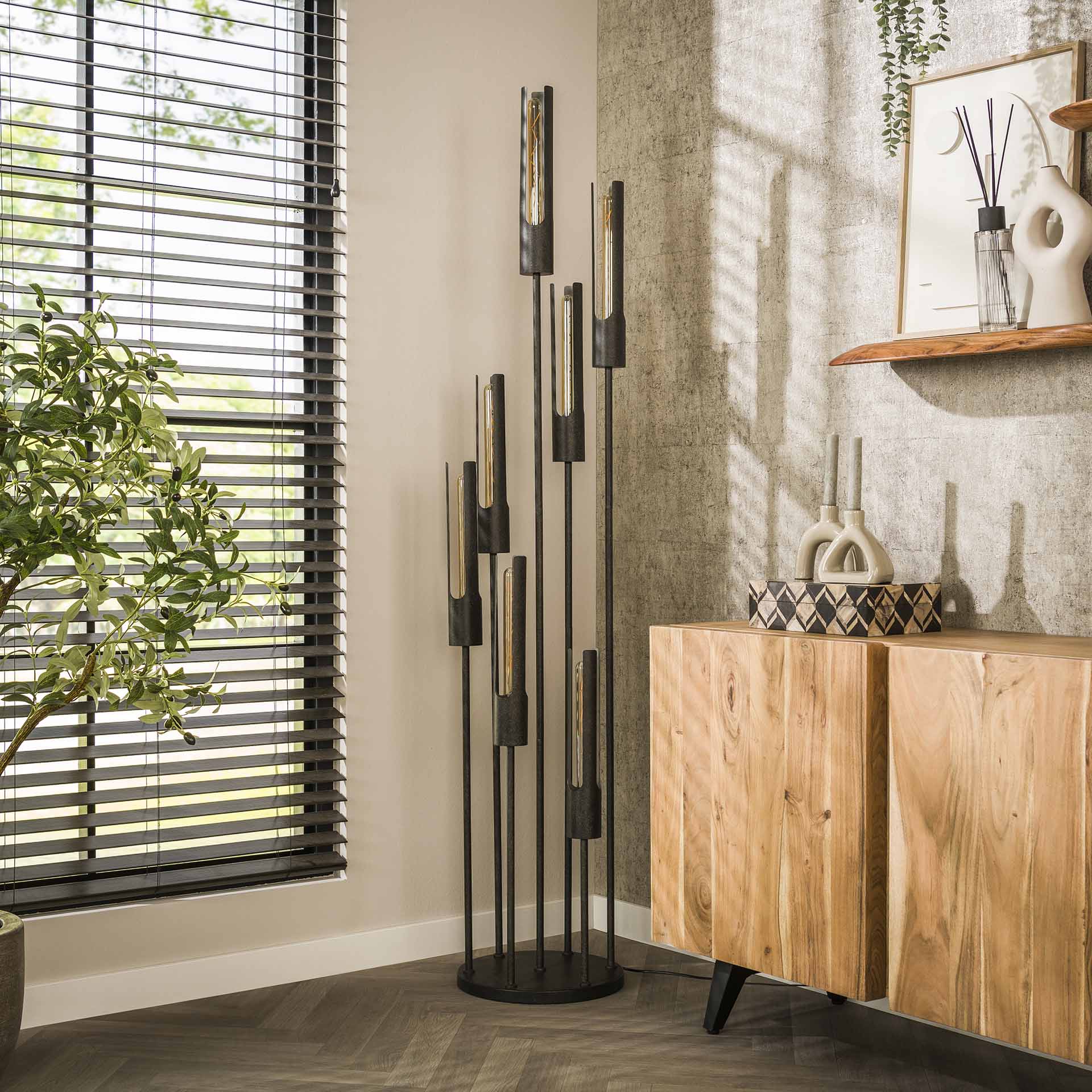 Vloerlamp Tube 7L - Industrieelinhuis.nl