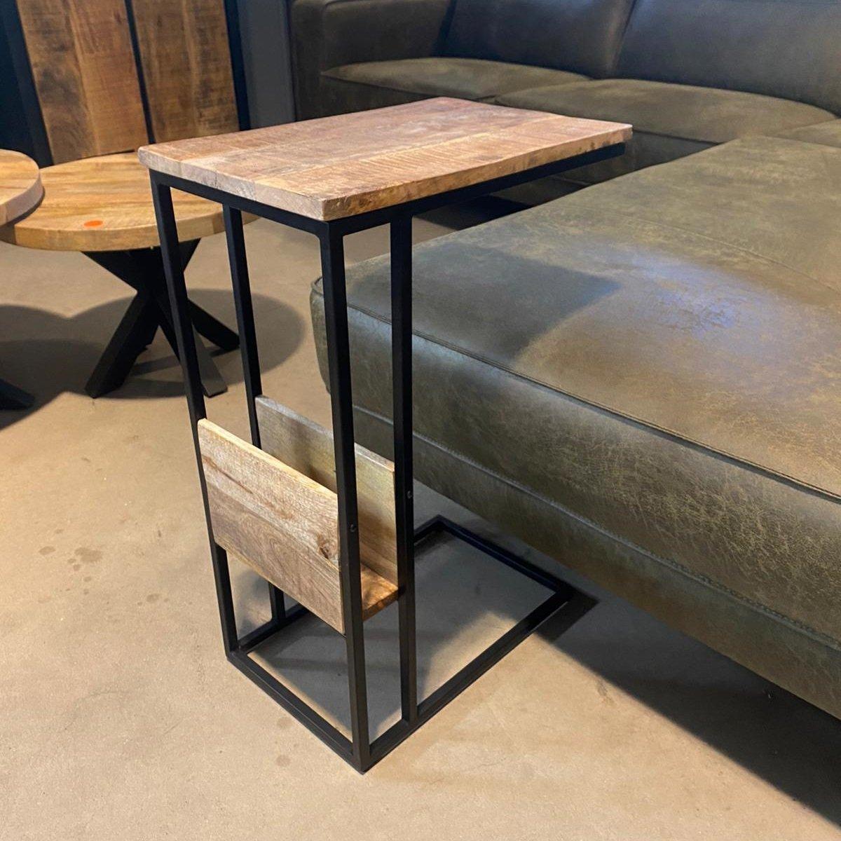 Bijzettafel Britt voor over de bank | Mangohout en Staal | 45x29x69cm