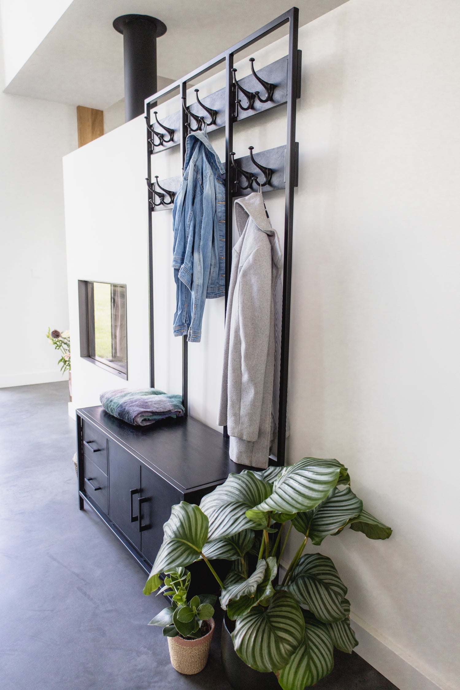 Garderoberek XL Zwart Industrieel Design | Mangohout en Staal | 100x40x190cm