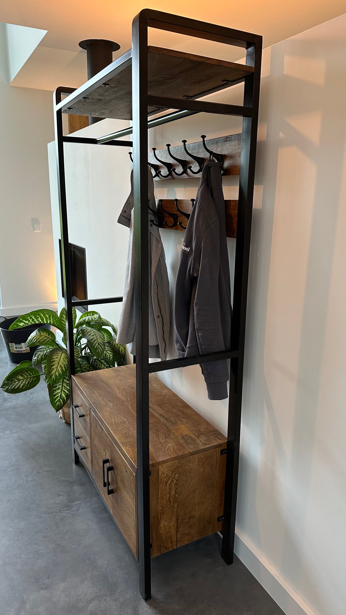 Garderoberek met rail en haken Industrieel Design | Mangohout en Staal | 100x40x190cm