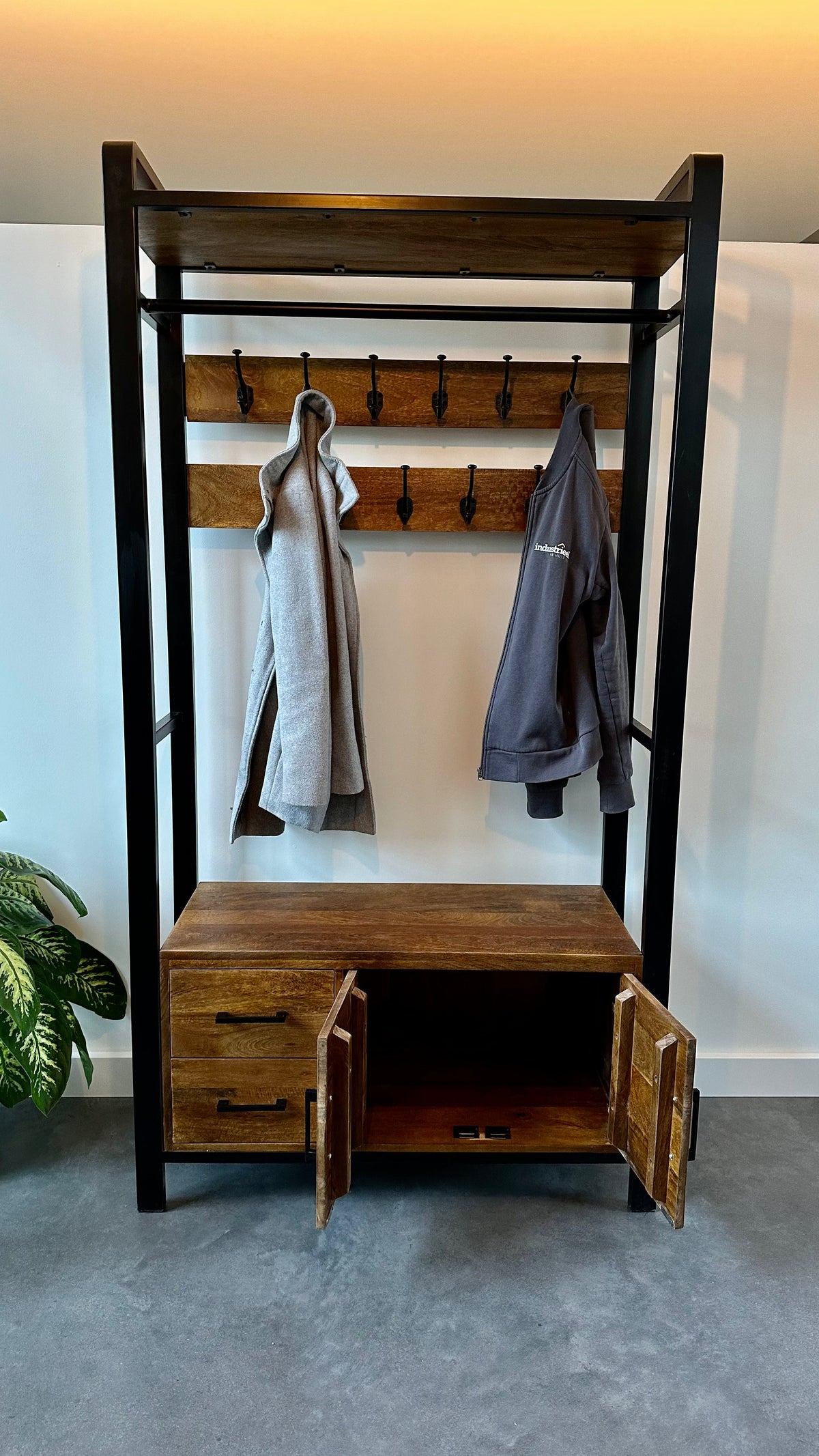 Garderoberek met rail en haken Industrieel Design | Mangohout en Staal | 100x40x190cm