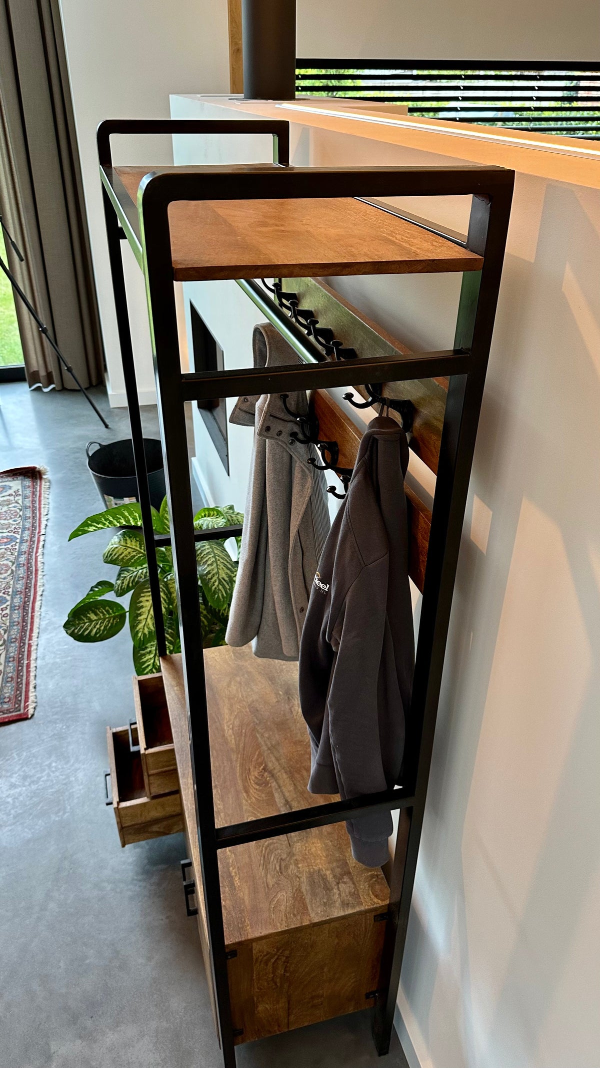 Garderoberek met rail en haken Industrieel Design | Mangohout en Staal | 100x40x190cm