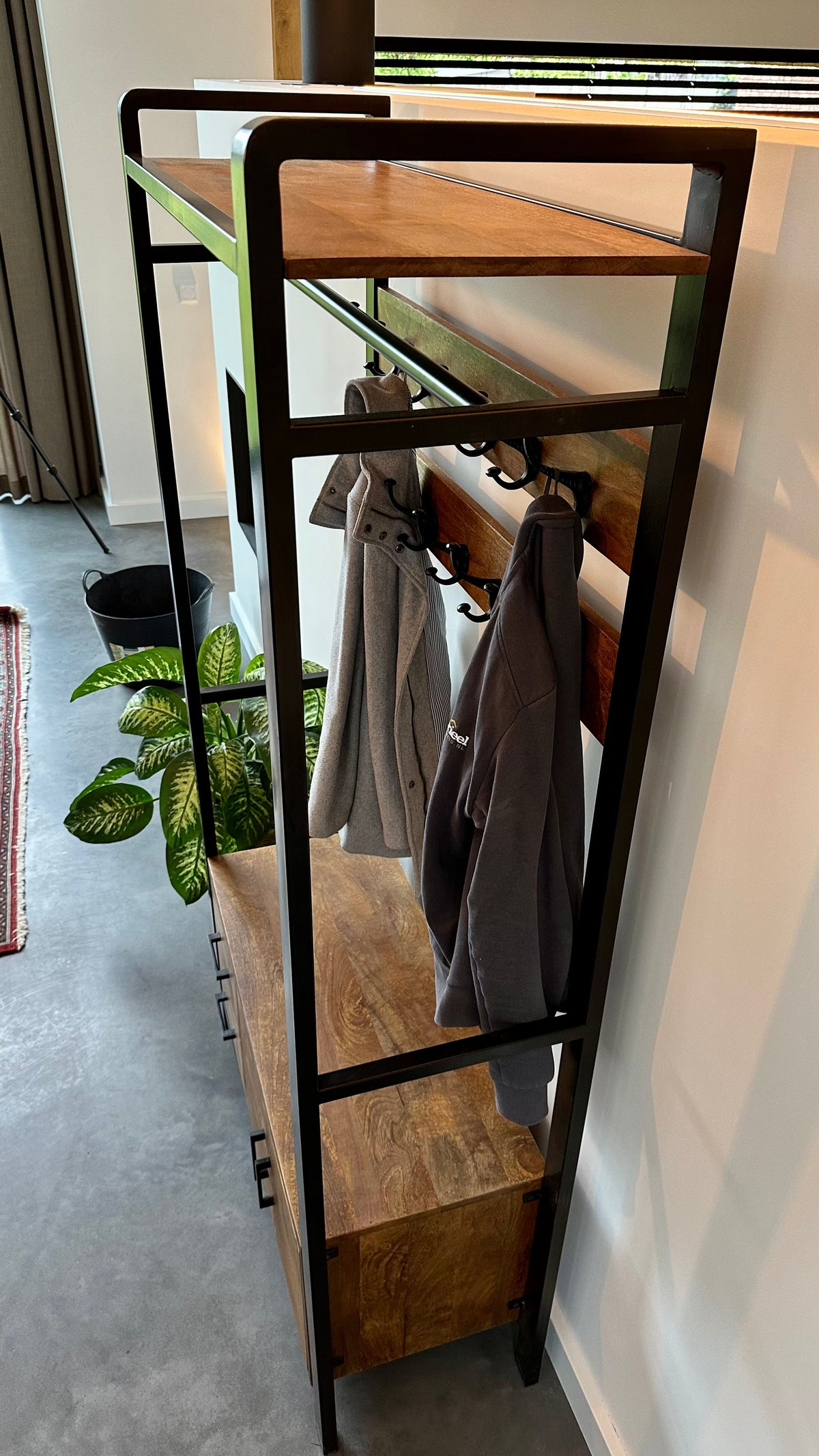Garderoberek met rail en haken Industrieel Design | Mangohout en Staal | 100x40x190cm