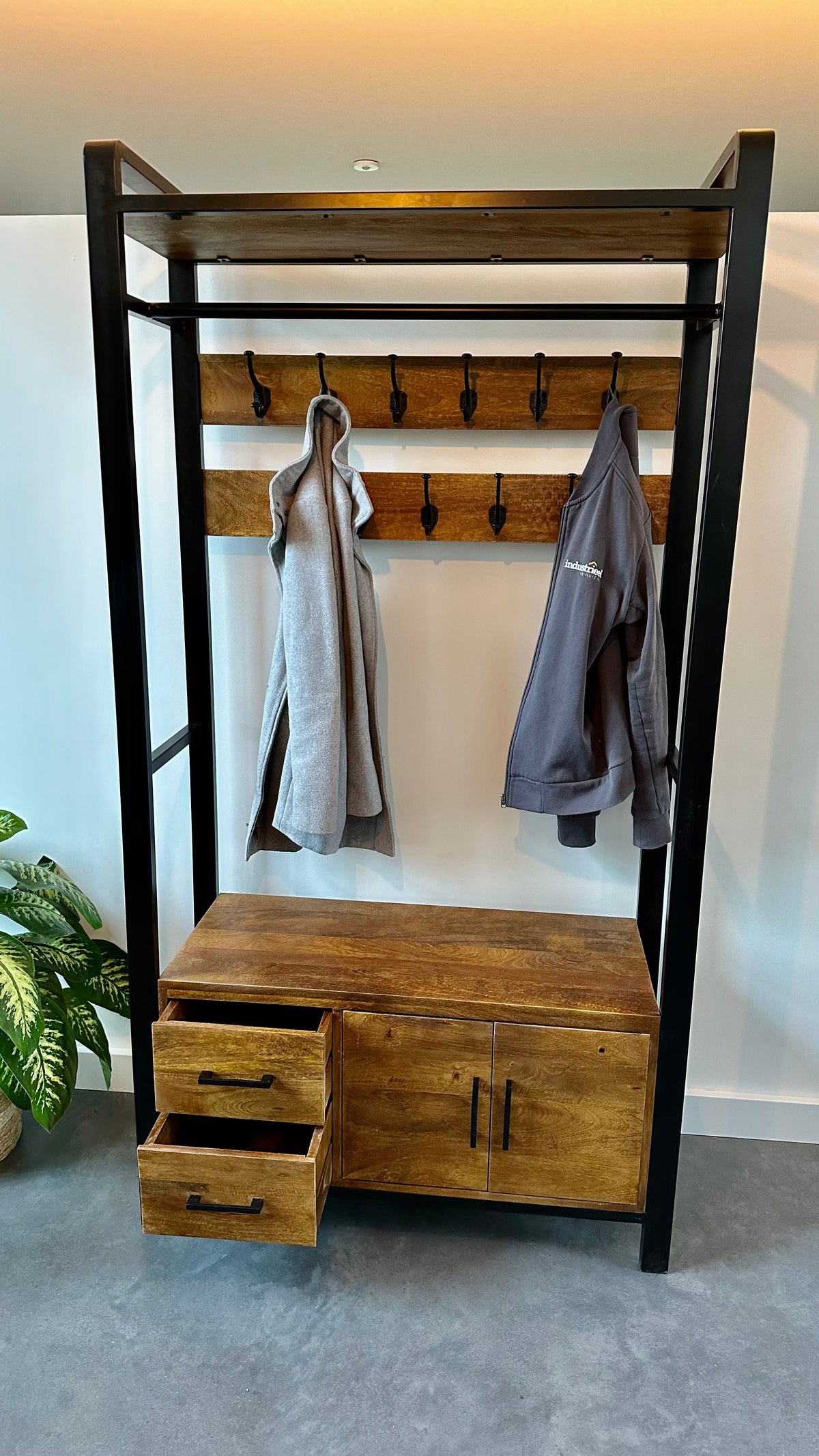 Garderoberek met rail en haken Industrieel Design | Mangohout en Staal | 100x40x190cm