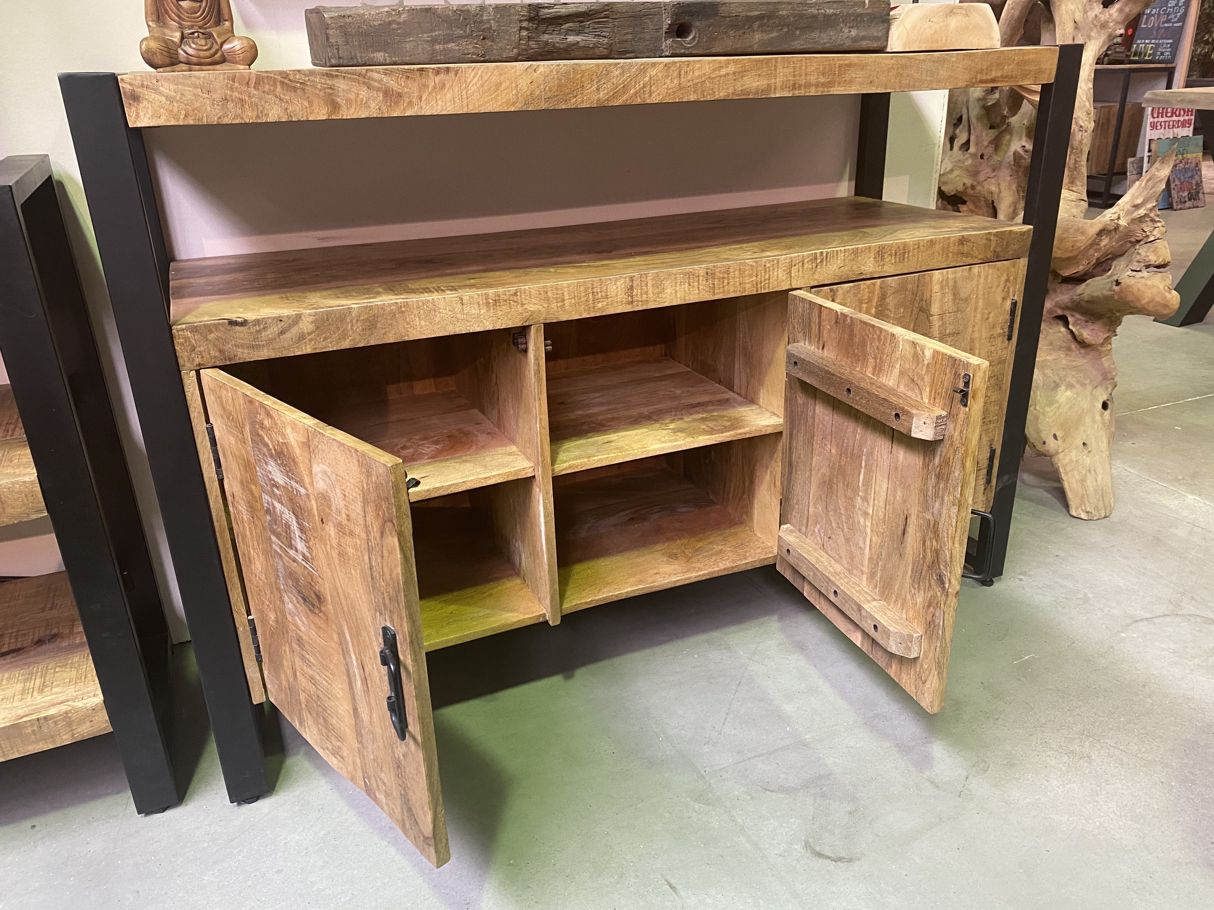 Sidetable / Dressoir Kast Industrieel Design | Mangohout en Staal | 135x45x90cm - Industrieelinhuis.nl