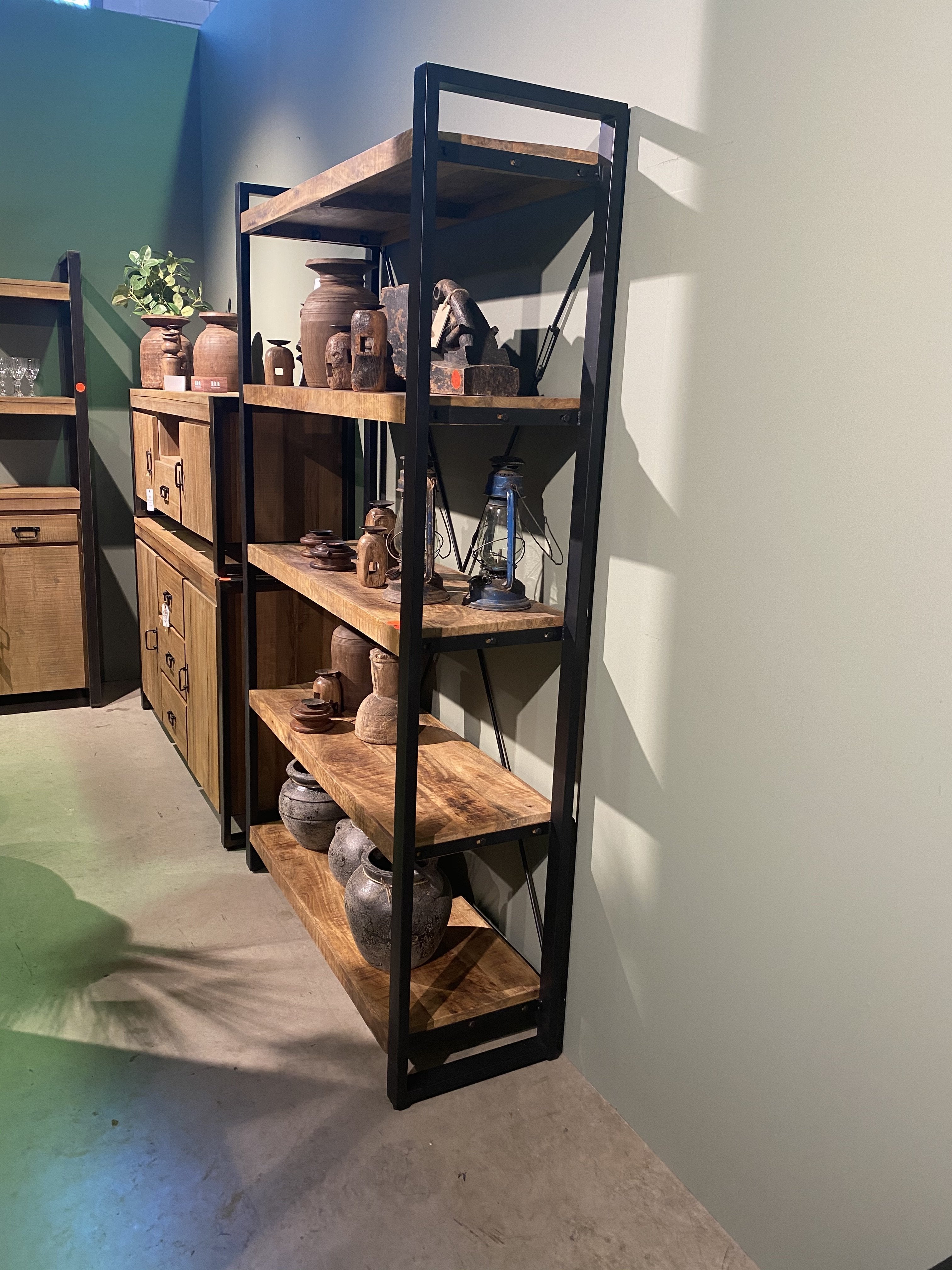 Boekenkast / Schappenkast Industrieel Design | Mangohout en Staal | 120x40x200cm - Industrieelinhuis.nl