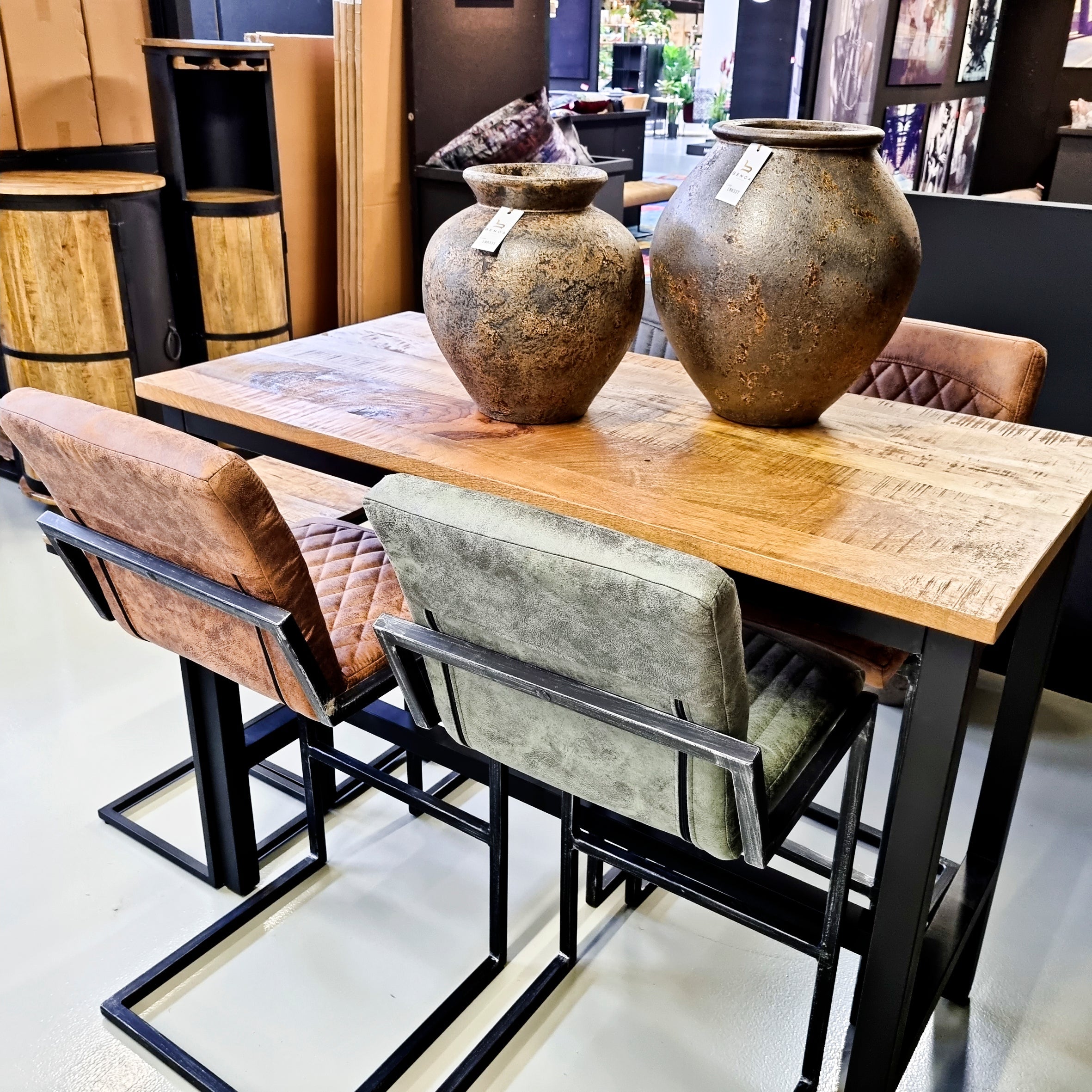 Bartafel Industrieel Design | Mangohout en Staal | 135x65x105cm - Industrieelinhuis.nl