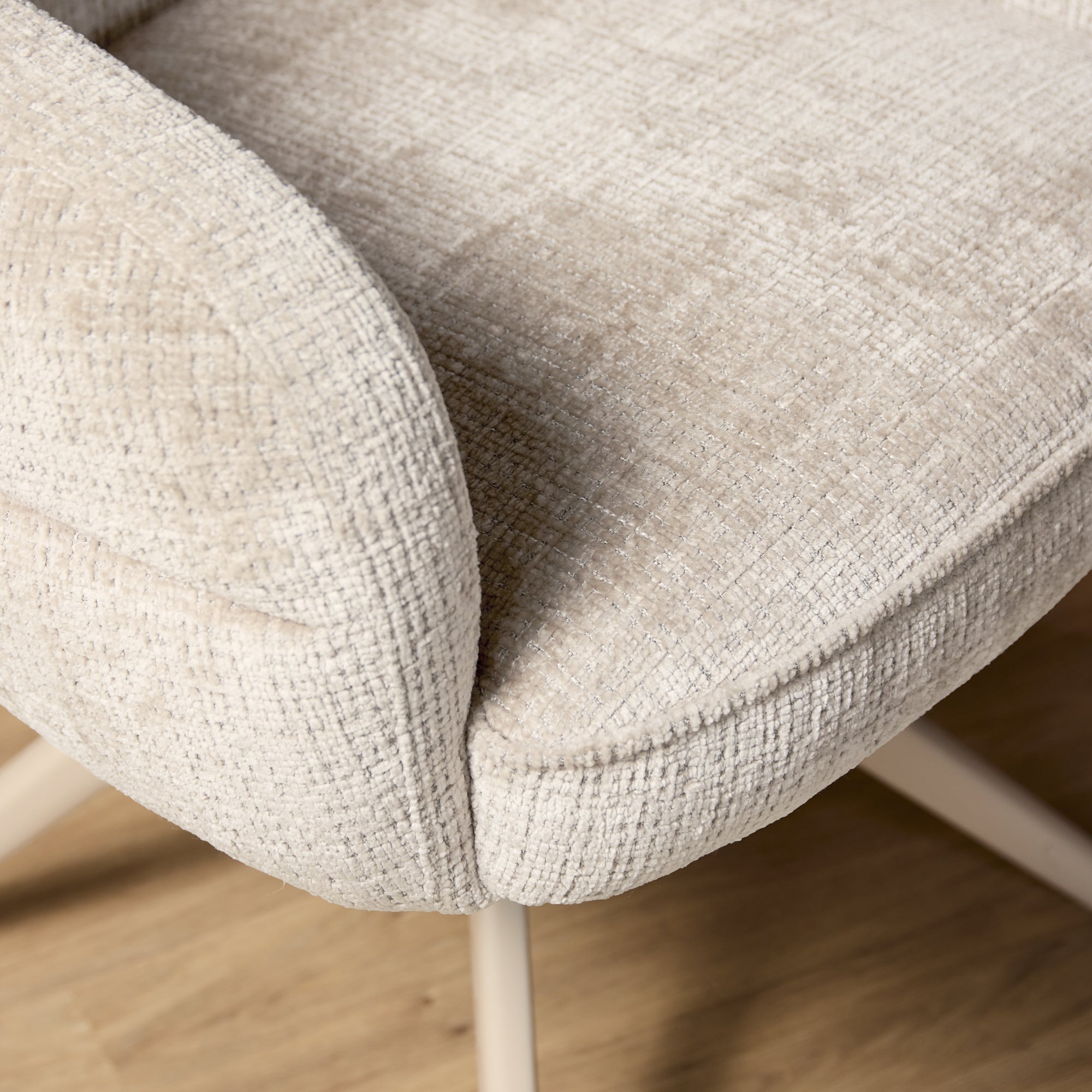 Eetkamerstoel Bella | Off White | Poot Sand | Met armleuning - Industrieelinhuis.nl