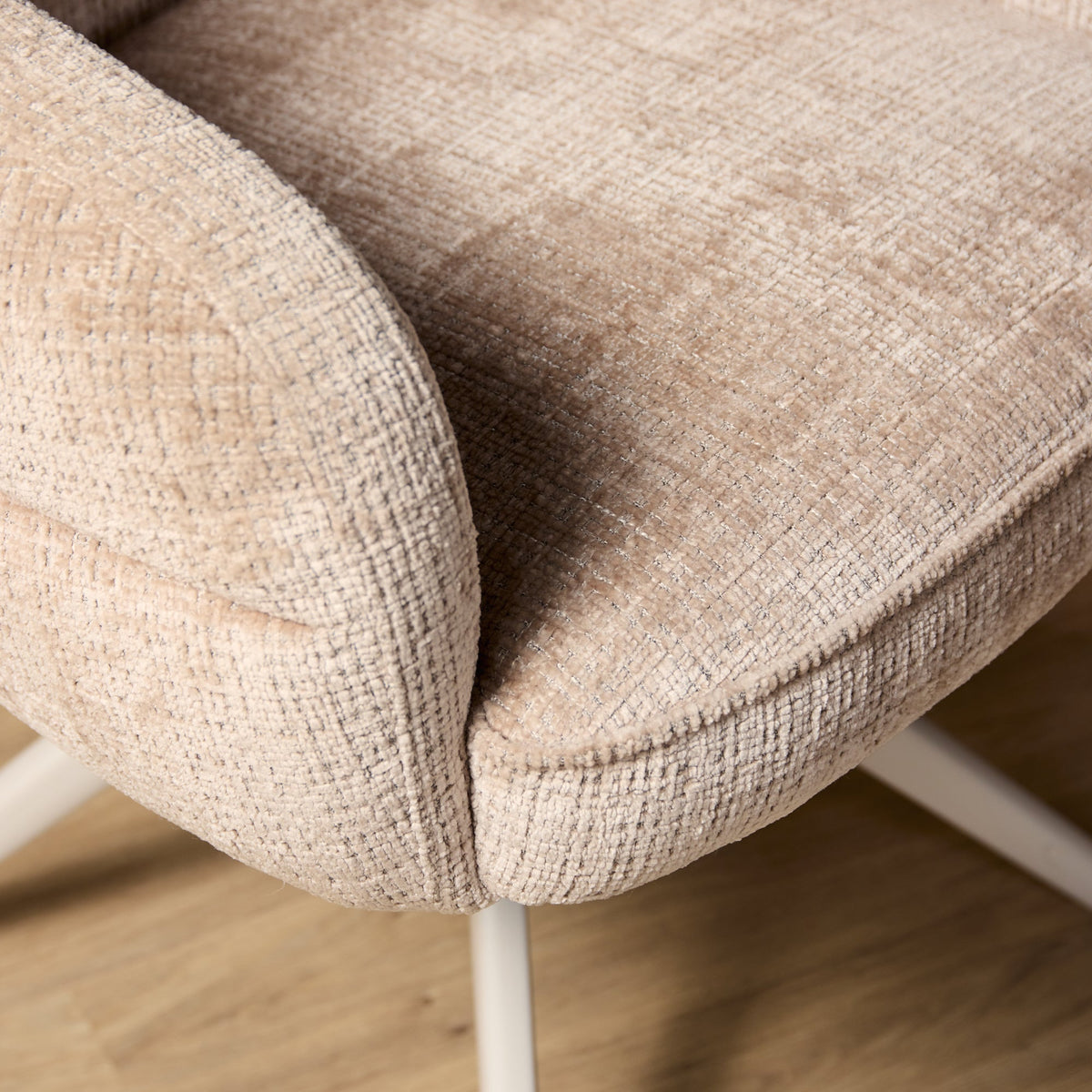 Eetkamerstoel Bella | Beige | Poot Sand | Met armleuning - Industrieelinhuis.nl