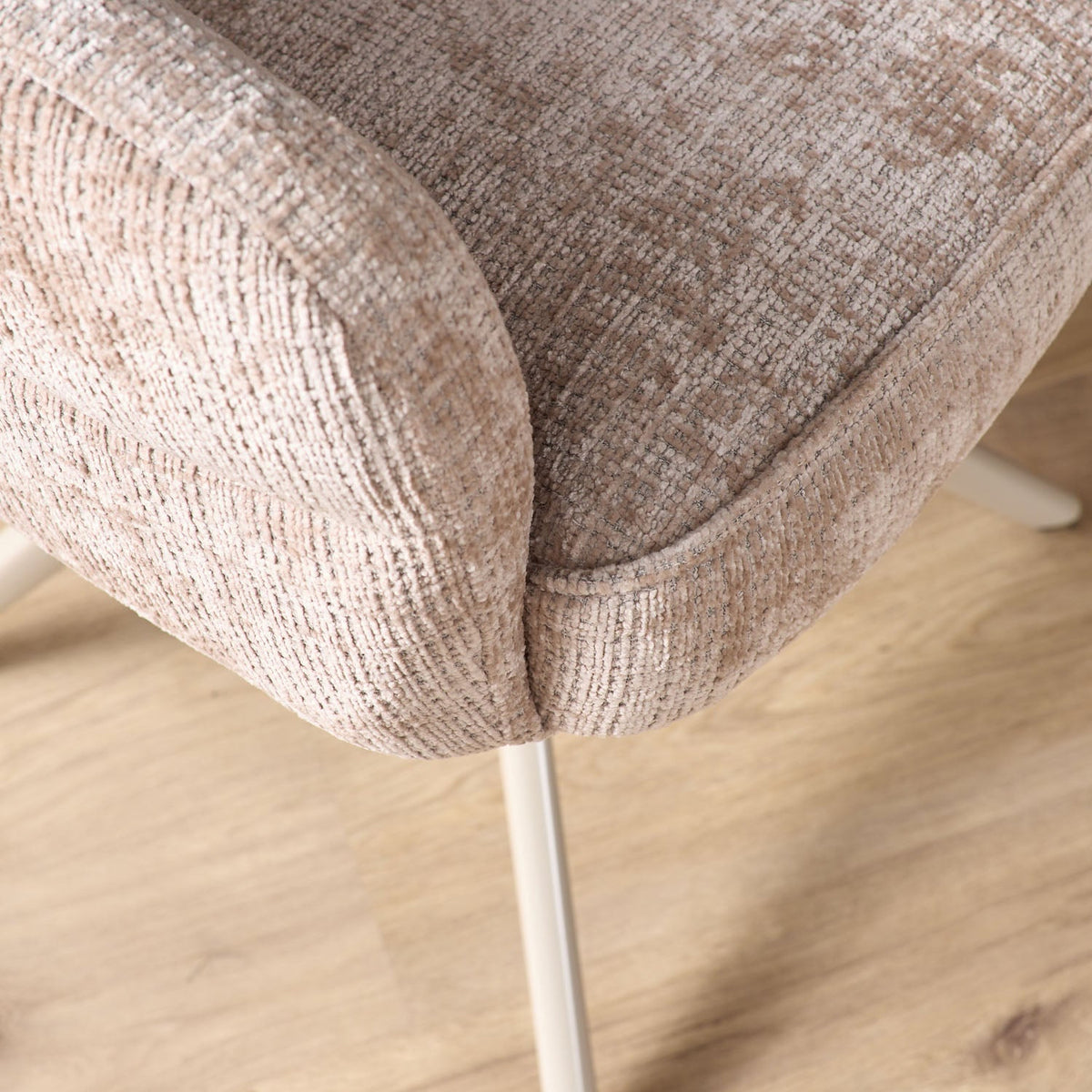 Eetkamerstoel Bella | Beige | Poot Sand | Met armleuning (bestellen per 2) - Industrieelinhuis.nl