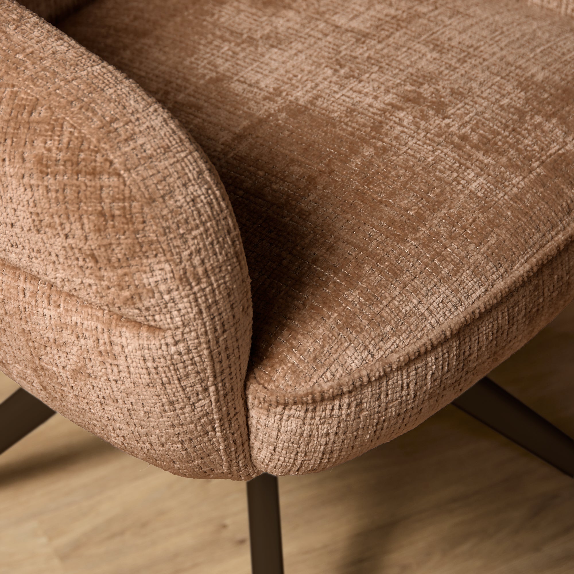 Eetkamerstoel Bella | Cinnamon | Poot Bronze | Met armleuning - Industrieelinhuis.nl