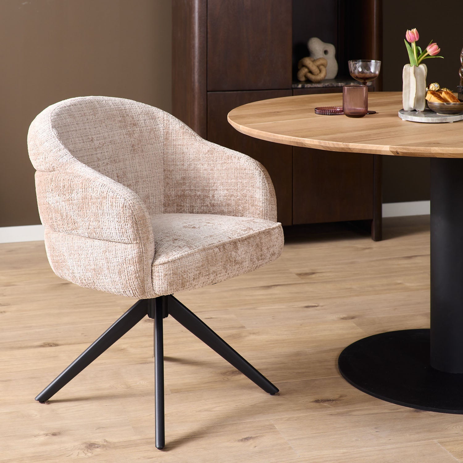 Eetkamerstoel Bella | Beige | Poot Black | Met armleuning (bestellen per 2)