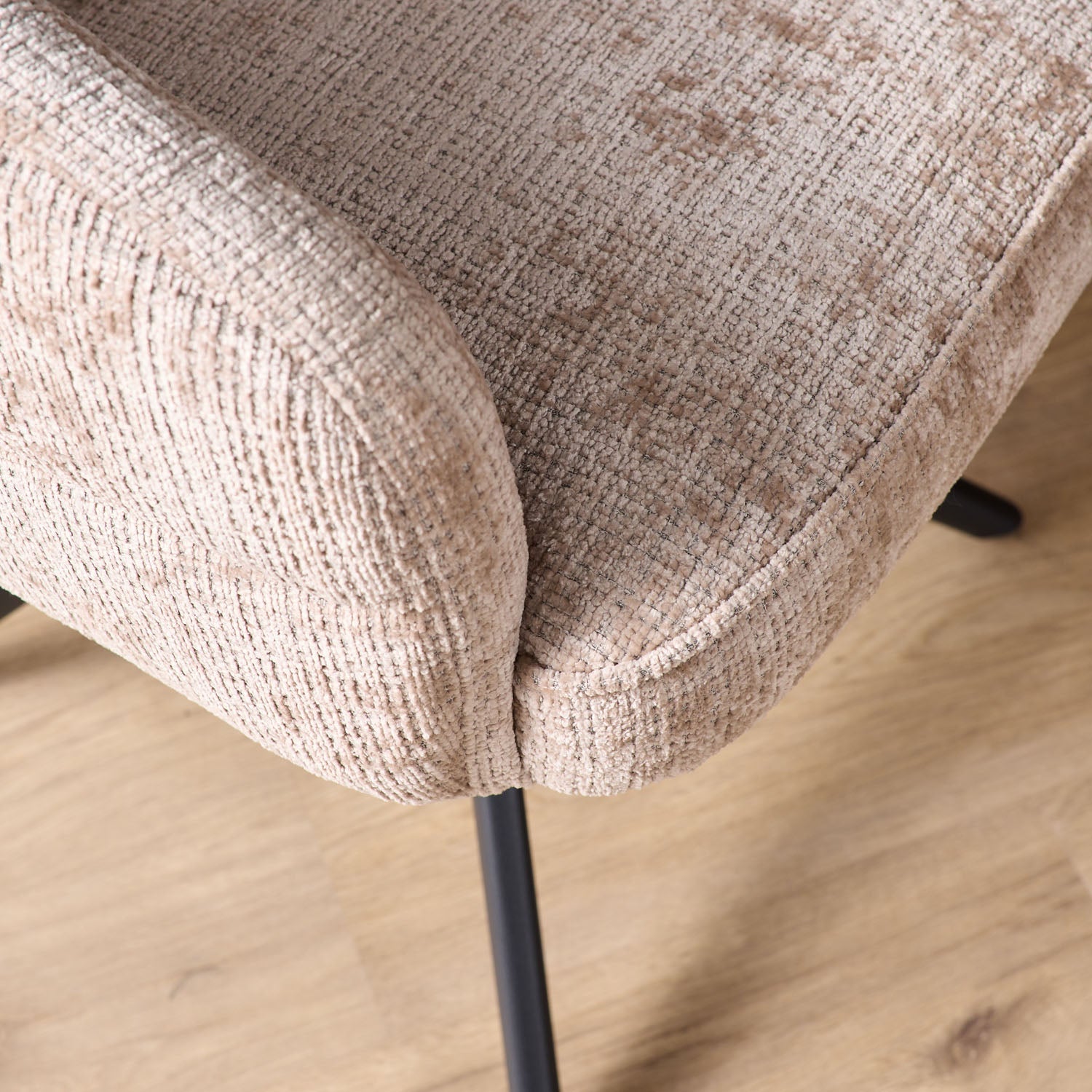 Eetkamerstoel Bella | Beige | Poot Black | Met armleuning (bestellen per 2)