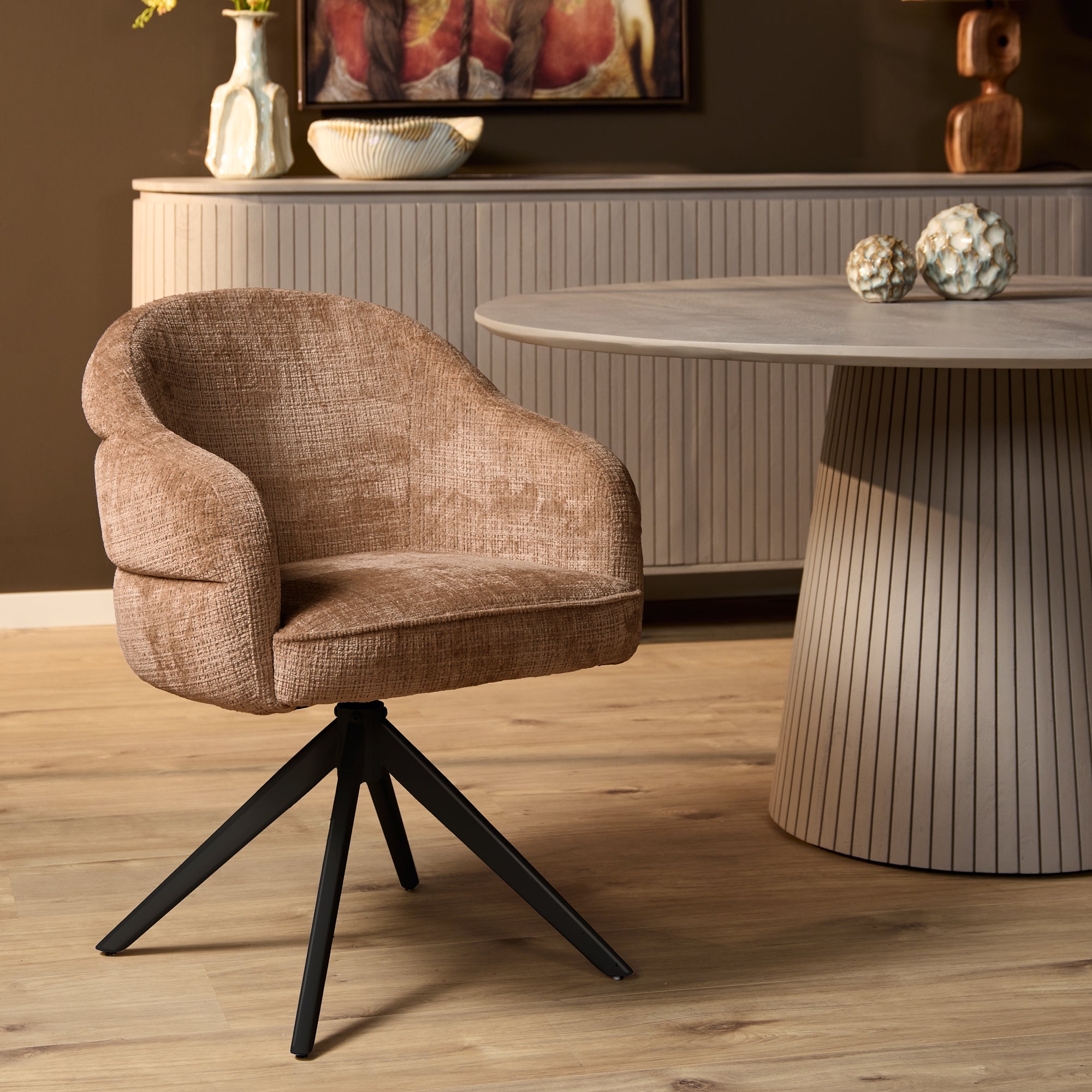 Eetkamerstoel Bella | Cinnamon | Poot Black | Met armleuning - Industrieelinhuis.nl
