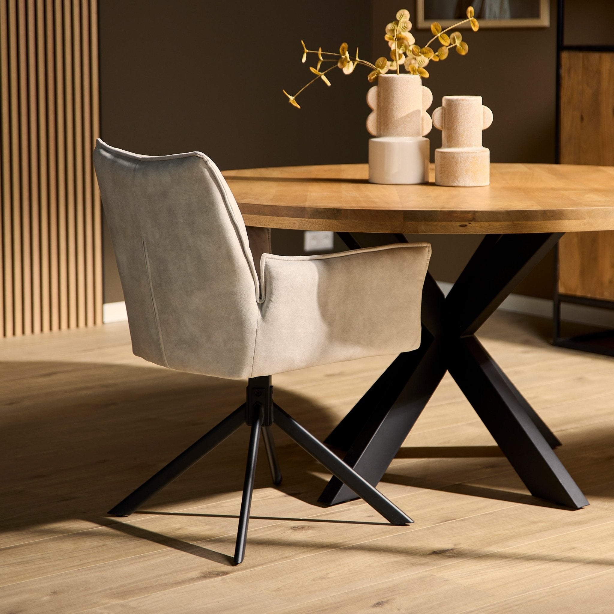 Eetkamerstoel Dani Velvet | Champagne | Met armleuning - Industrieelinhuis.nl