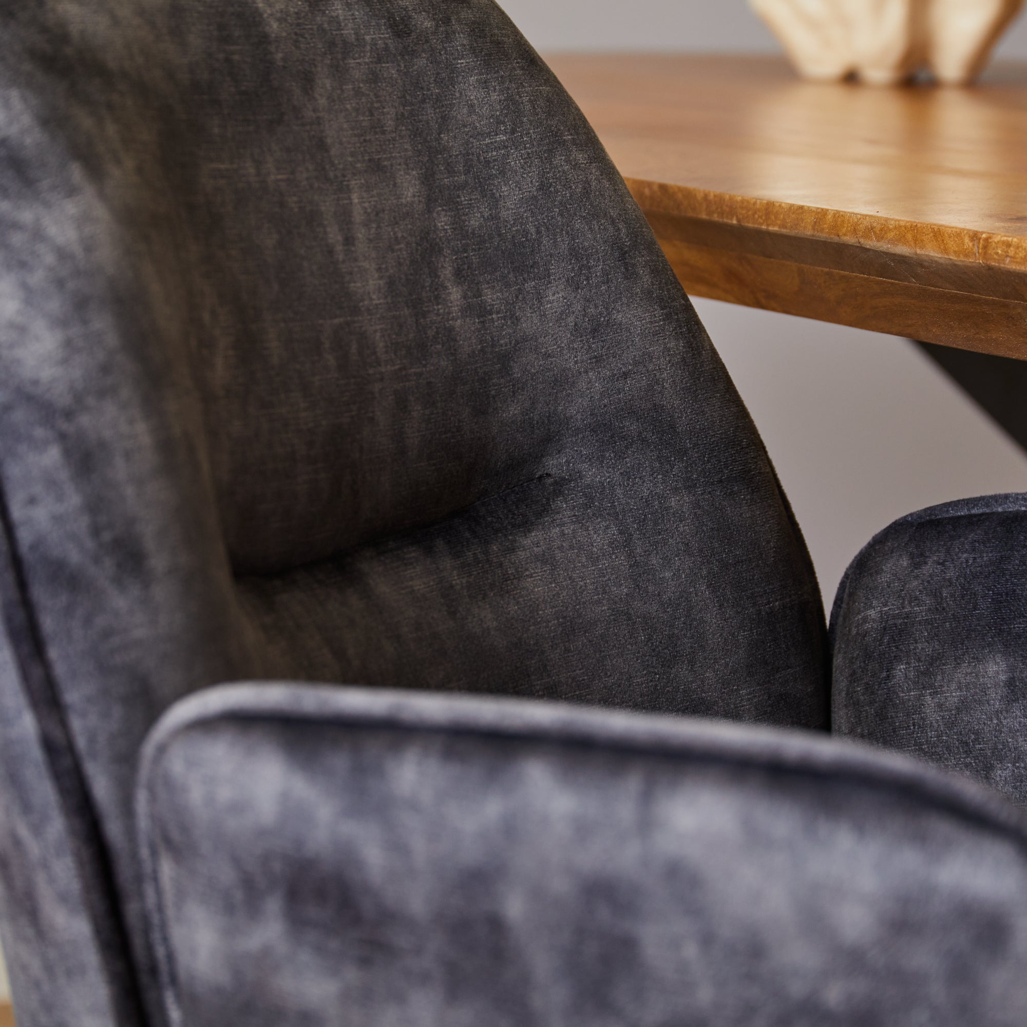 Eetkamerstoel Velvet Nola Antraciet (bestellen per 2) - Industrieelinhuis.nl