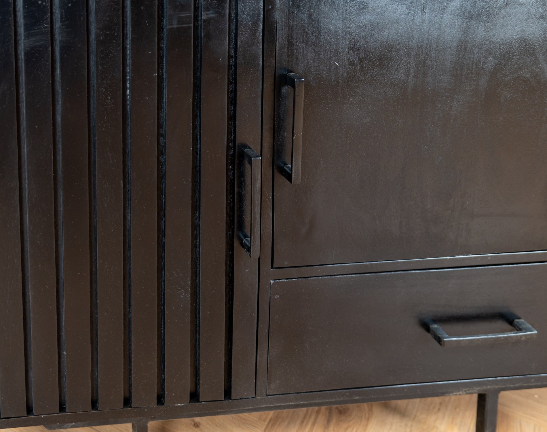 Servieskast zwart Fika 4 deurs 2 lades zwart 106cm