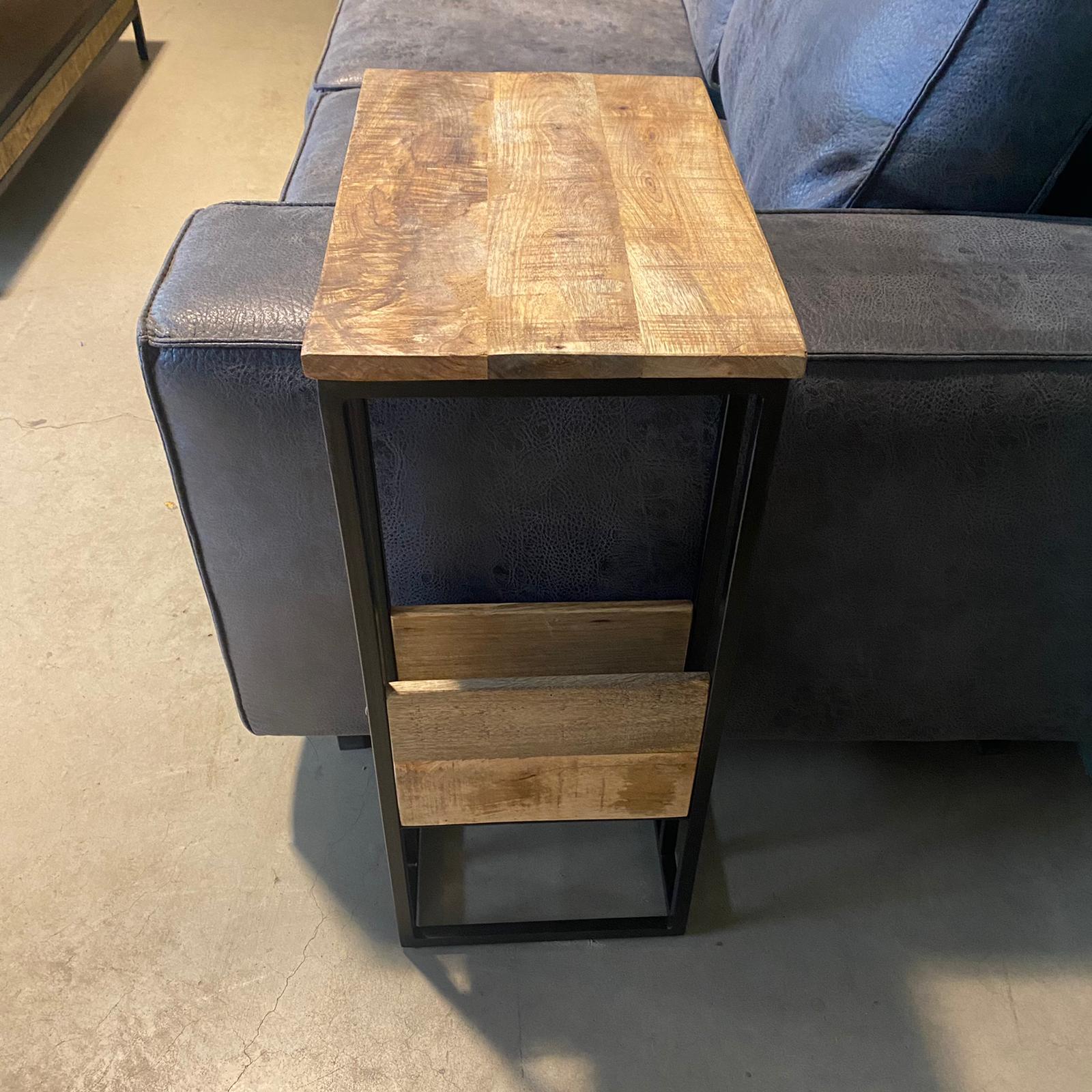 Bijzettafel voor over de bank | Mangohout en Staal | 48x32x72cm - Industrieelinhuis.nl