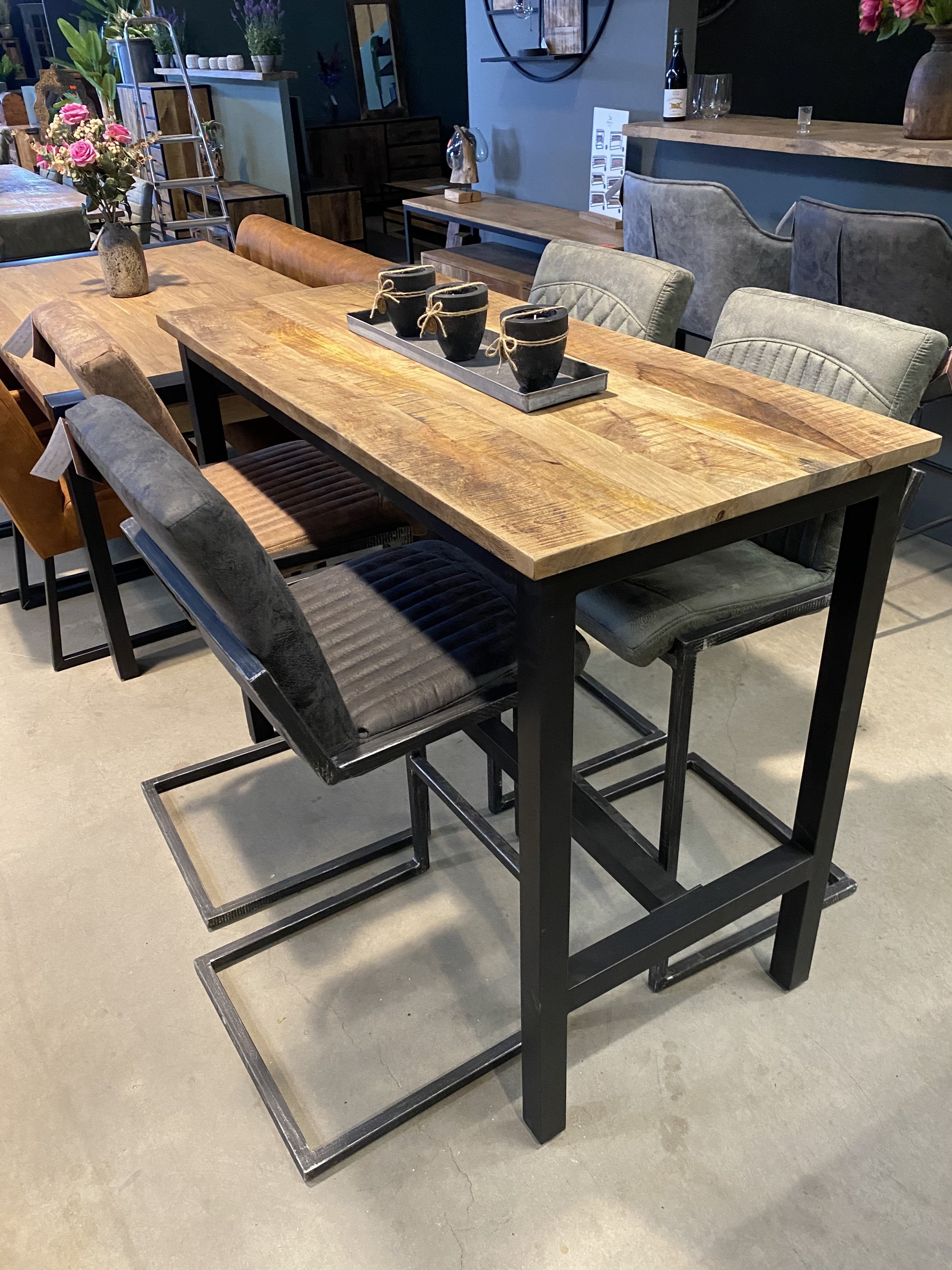 Bartafel Industrieel Design | Mangohout en Staal | 135x65x105cm - Industrieelinhuis.nl