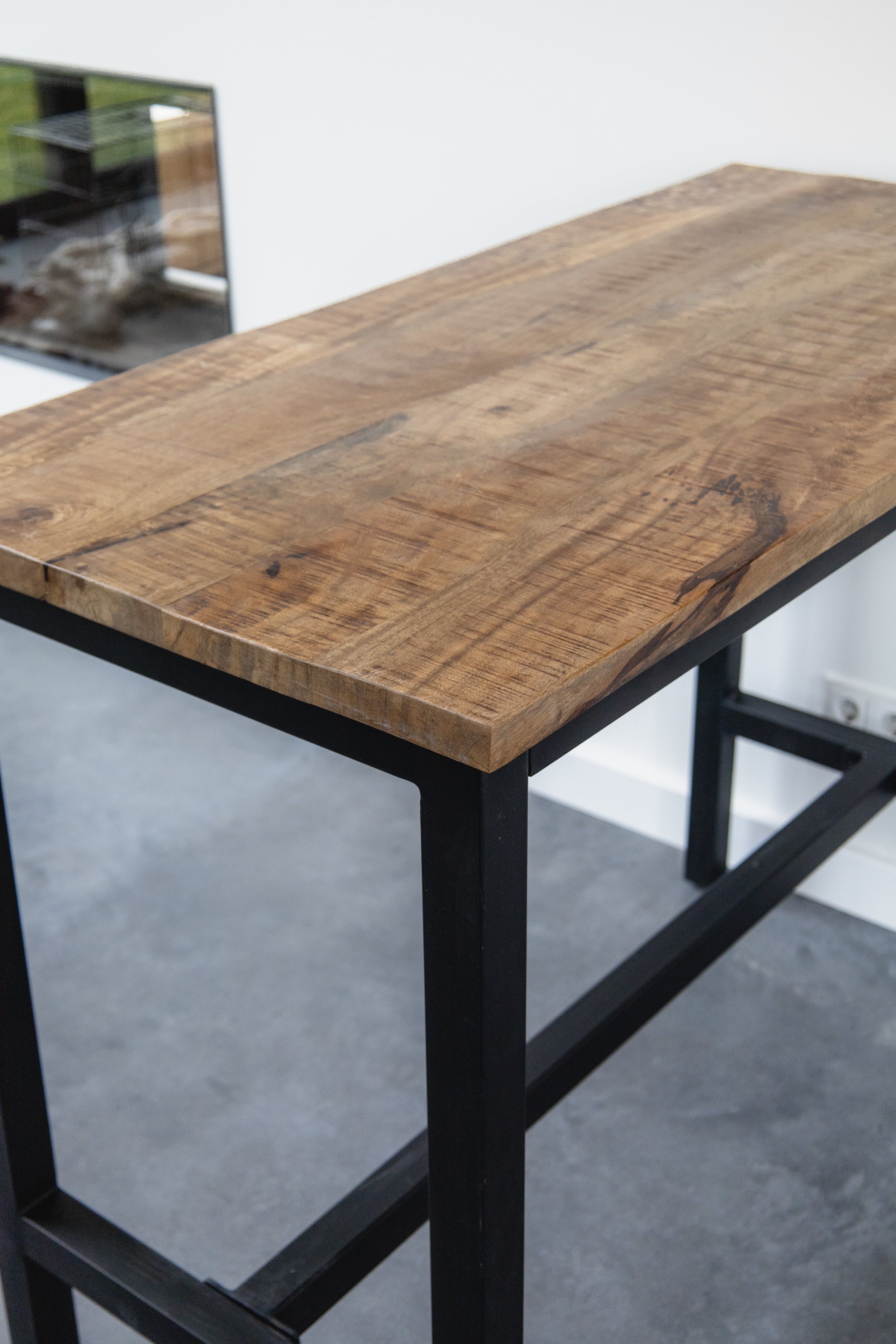 Bartafel Industrieel Design | Mangohout en Staal | 135x65x105cm - Industrieelinhuis.nl