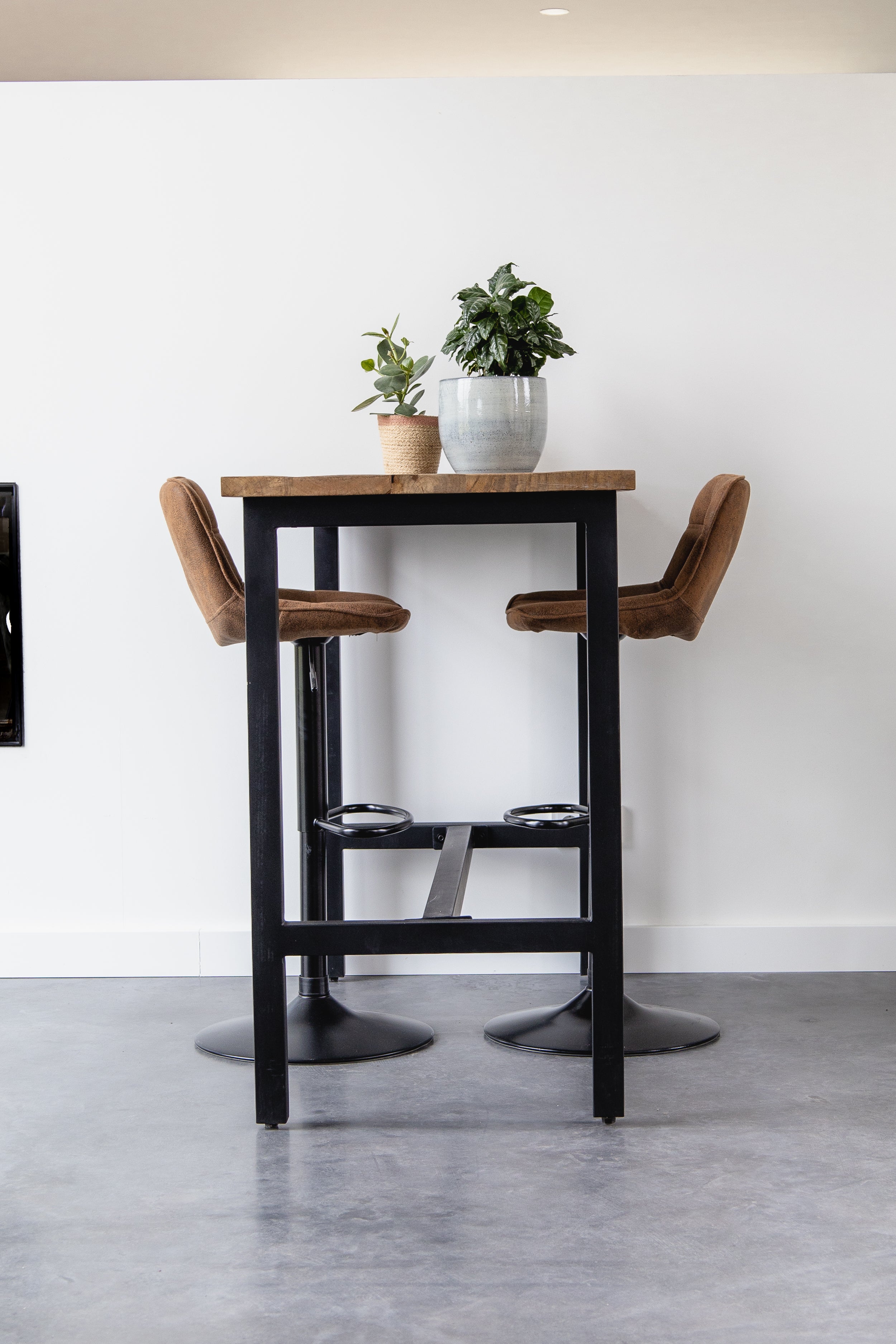 Bartafel Industrieel Design | Mangohout en Staal | 135x65x105cm - Industrieelinhuis.nl