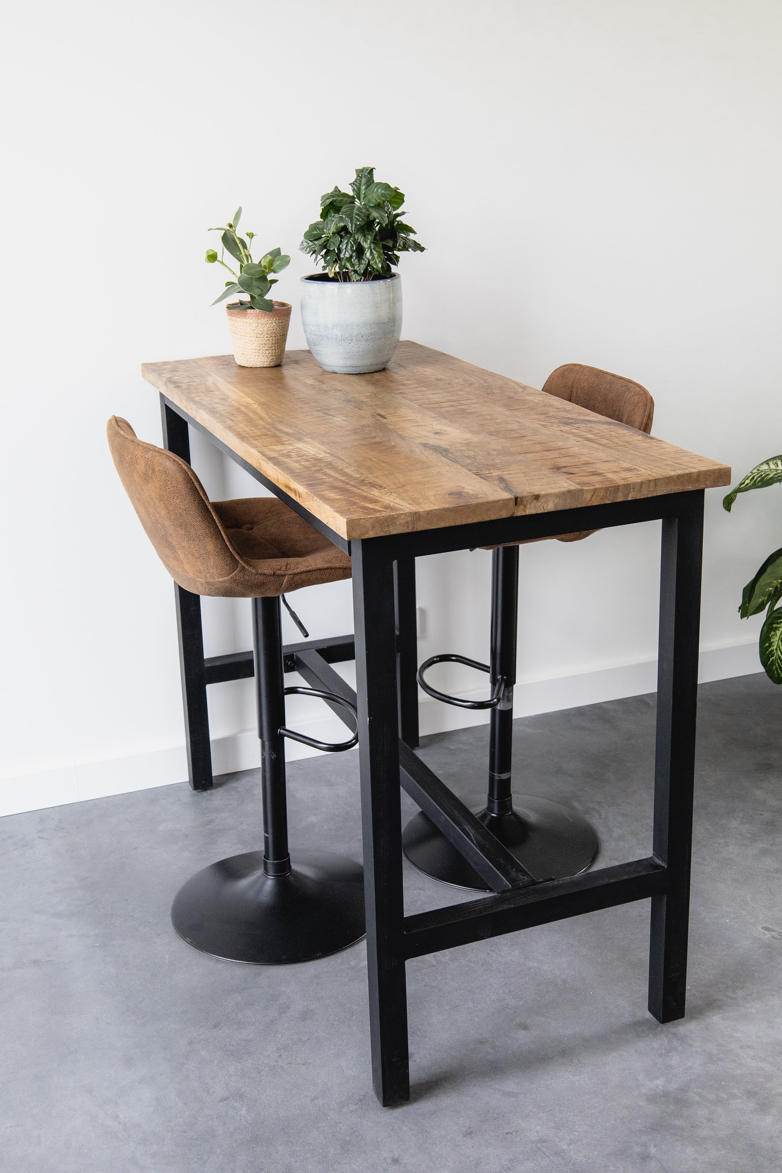 Bartafel Industrieel Design | Mangohout en Staal | 135x65x105cm - Industrieelinhuis.nl