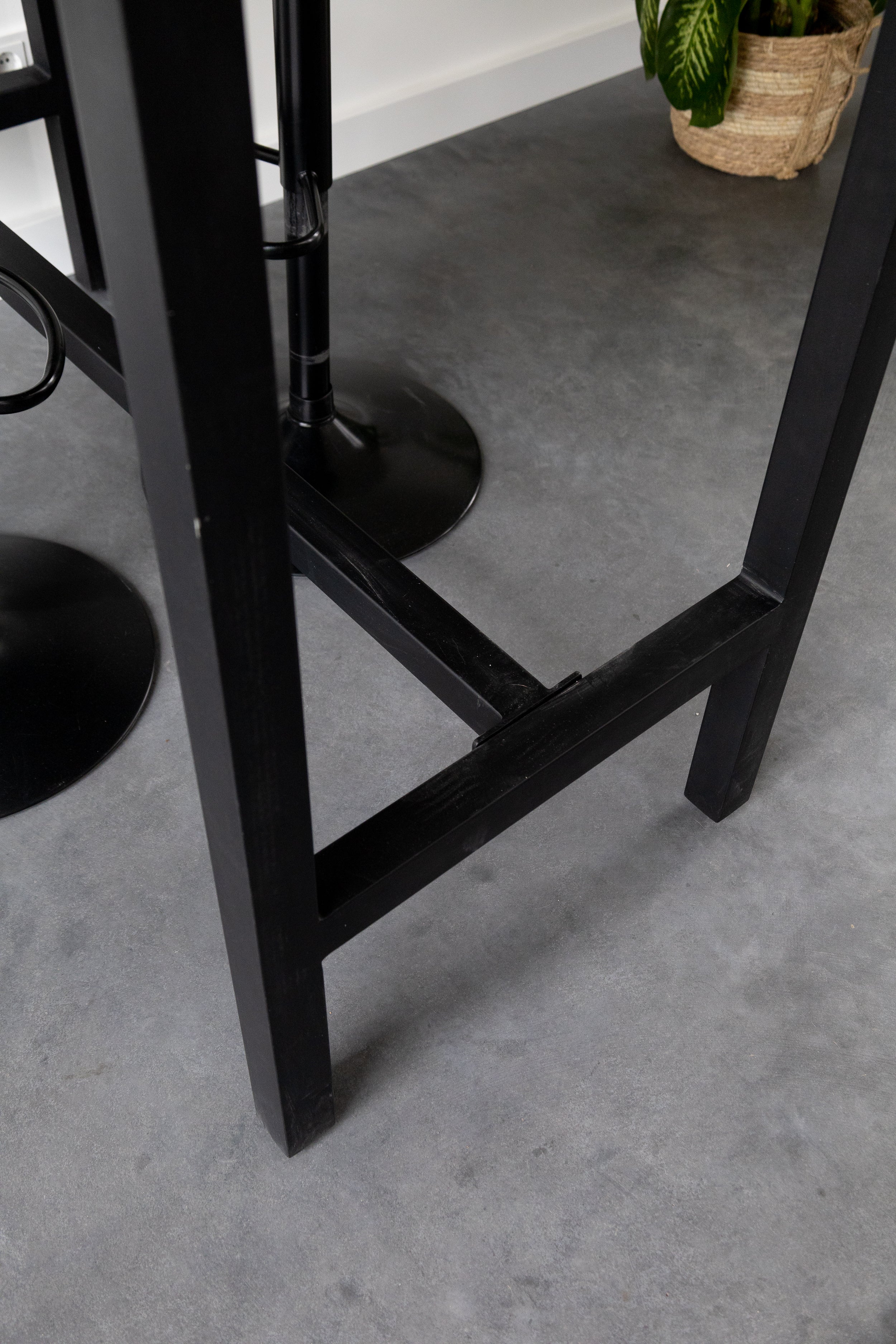 Bartafel Industrieel Design | Mangohout en Staal | 135x65x105cm - Industrieelinhuis.nl