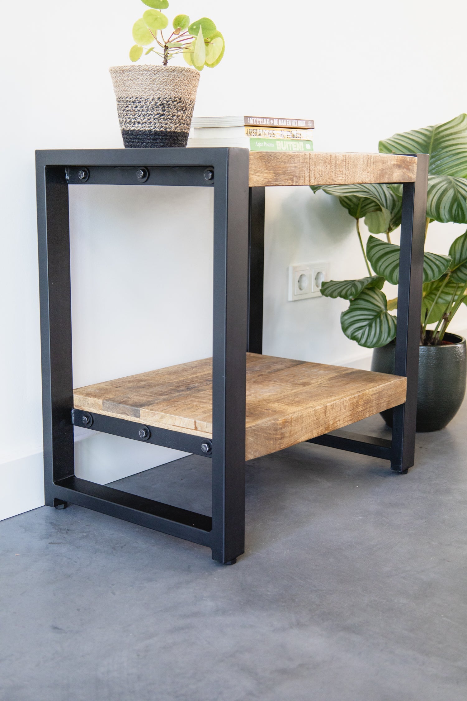 Bijzettafel / Nachtkastje Industrieel Design | Mangohout en Staal | 60x40x60 - Industrieelinhuis.nl