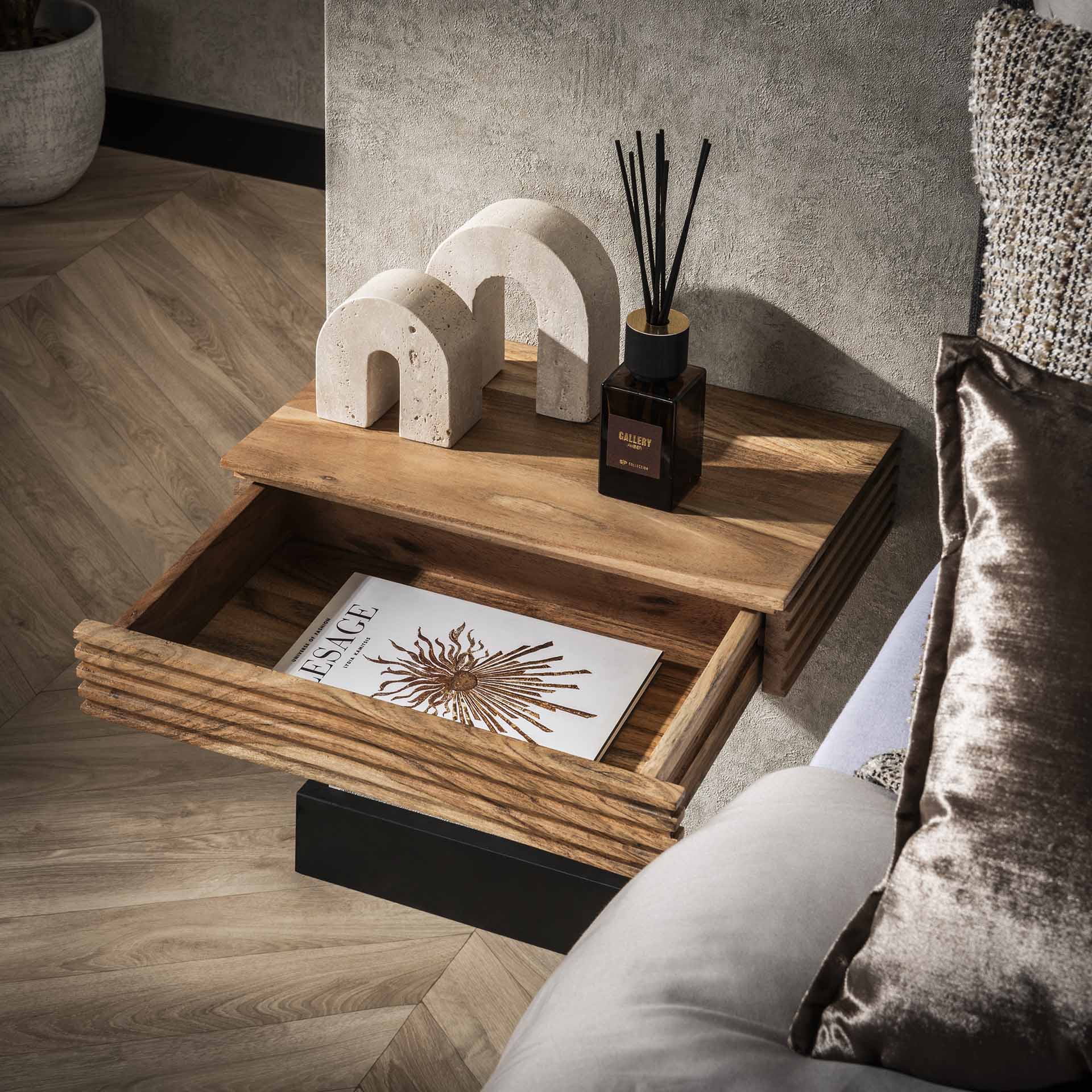 Zwevend nachtkastje Eva L - Industrieelinhuis.nl