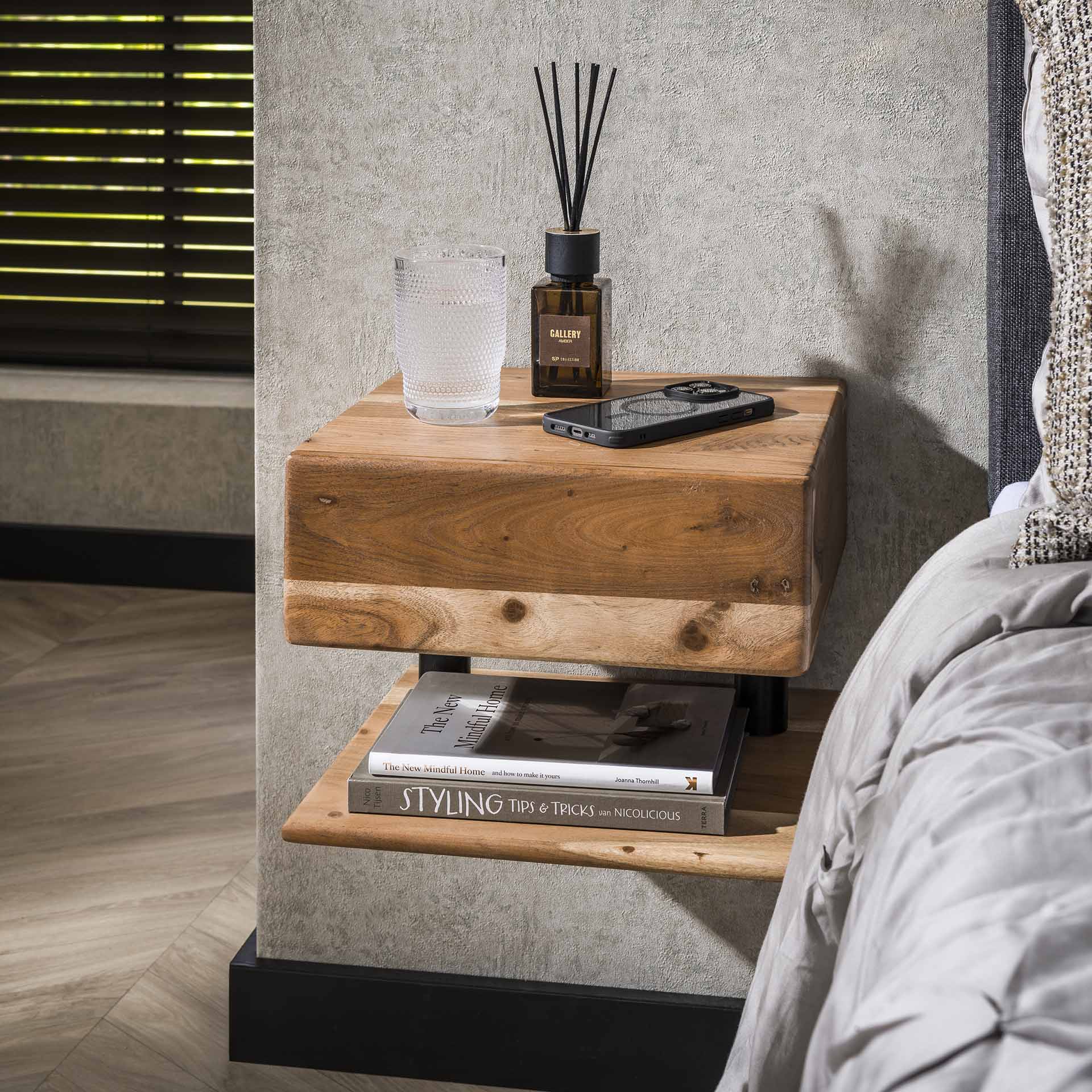Nachtkastje zwevend Shelve - Industrieelinhuis.nl