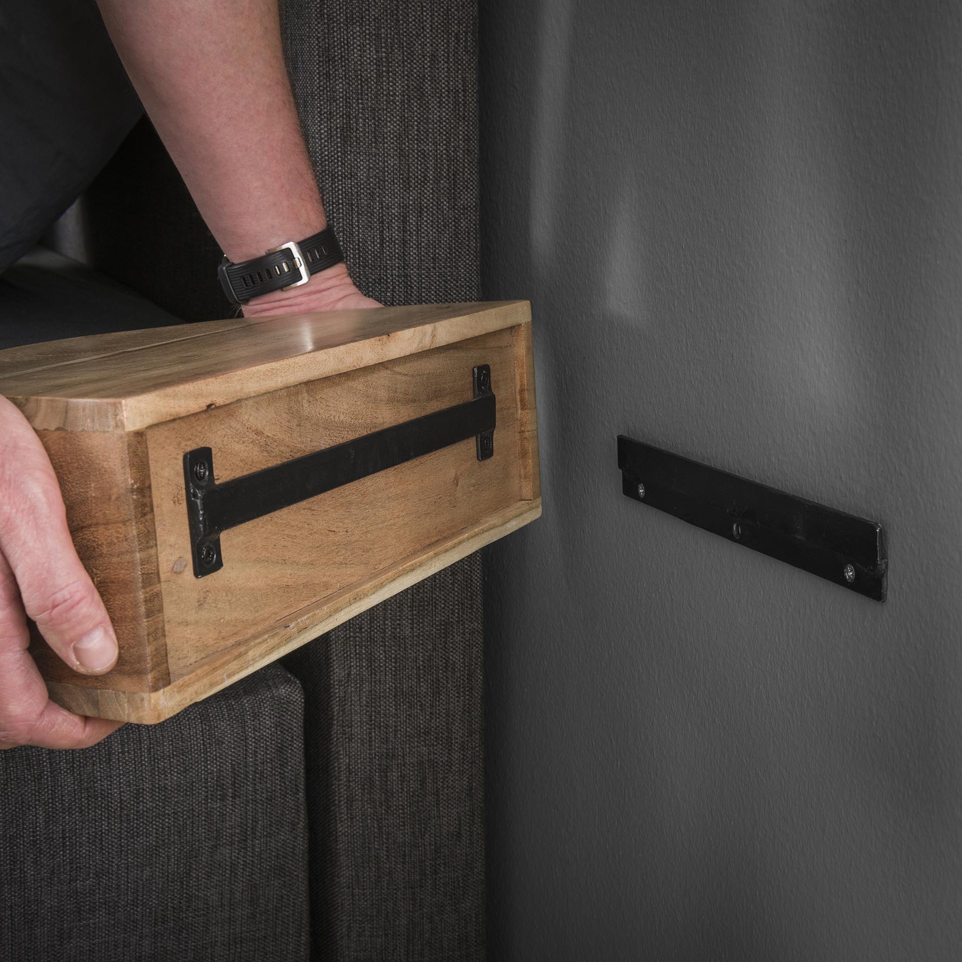 Nachtkastje Zwevend Curve - Industrieelinhuis.nl