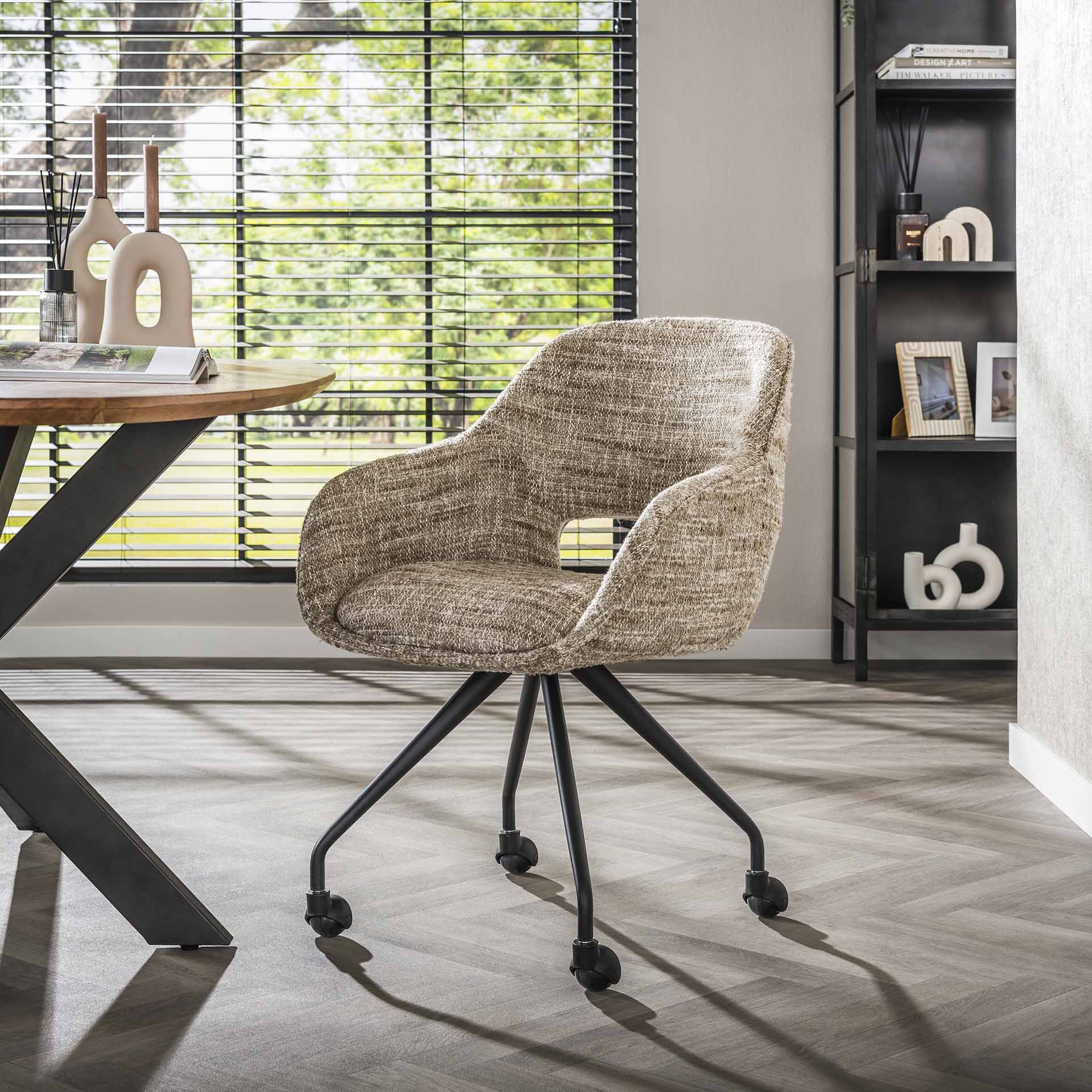 Armstoel Wieltjes Bold Zand (bestellen per 2) - Industrieelinhuis.nl