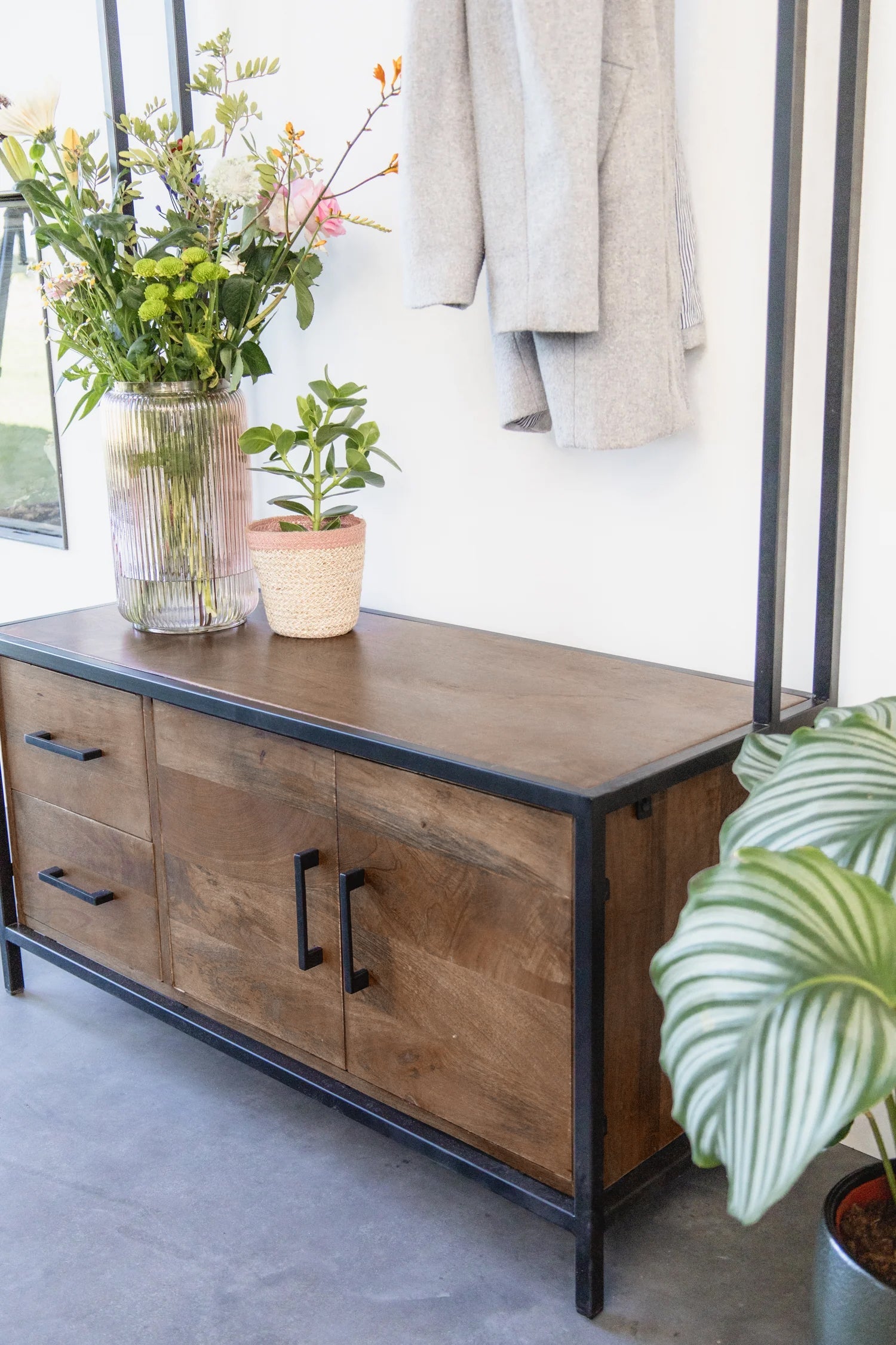 Garderoberek XL Industrieel Design | Mangohout en Staal | 100x40x190cm - Industrieelinhuis.nl