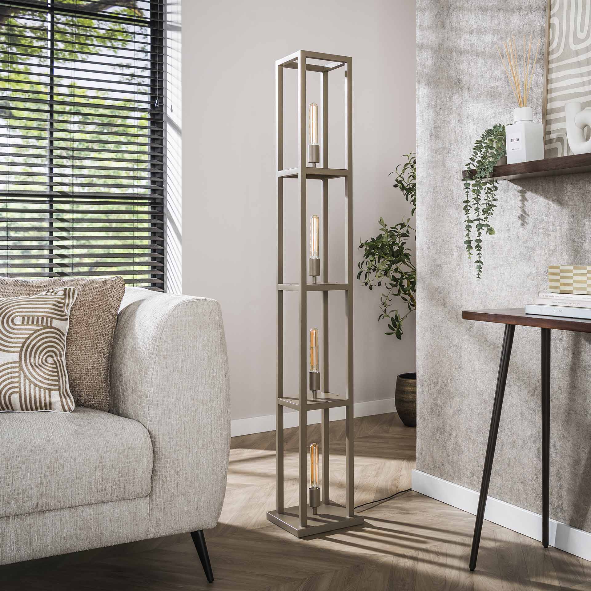 Vloerlamp 4L Quadra - Industrieelinhuis.nl