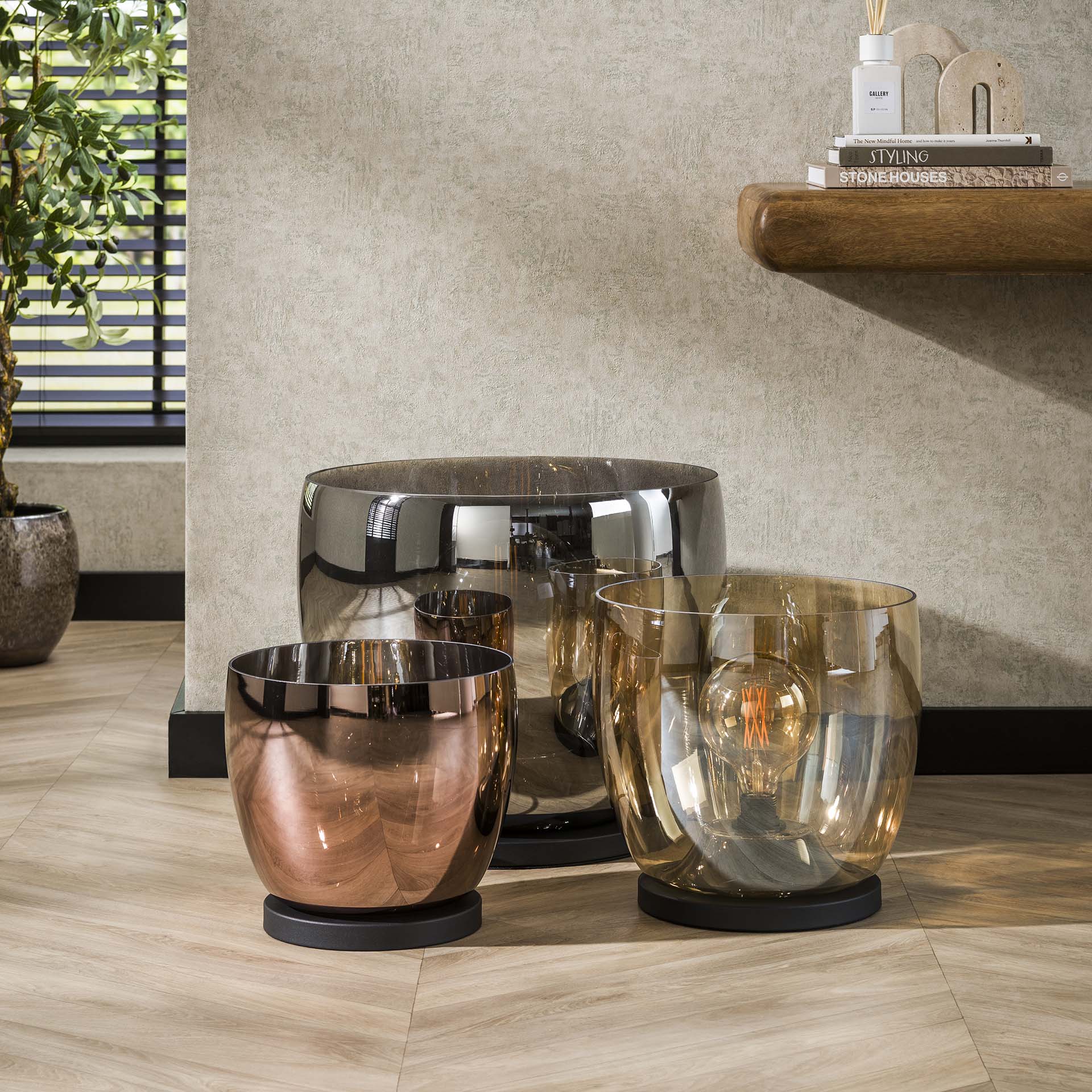 Vloerlamp Rise gekleurd glas Smoke Grey - Industrieelinhuis.nl