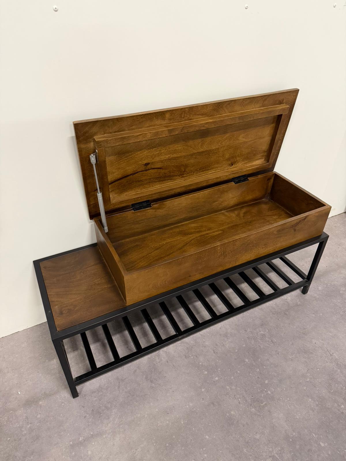 Kapstok & Bankje “Urban Steel” – Industrieel Design met Karakter (110 cm)