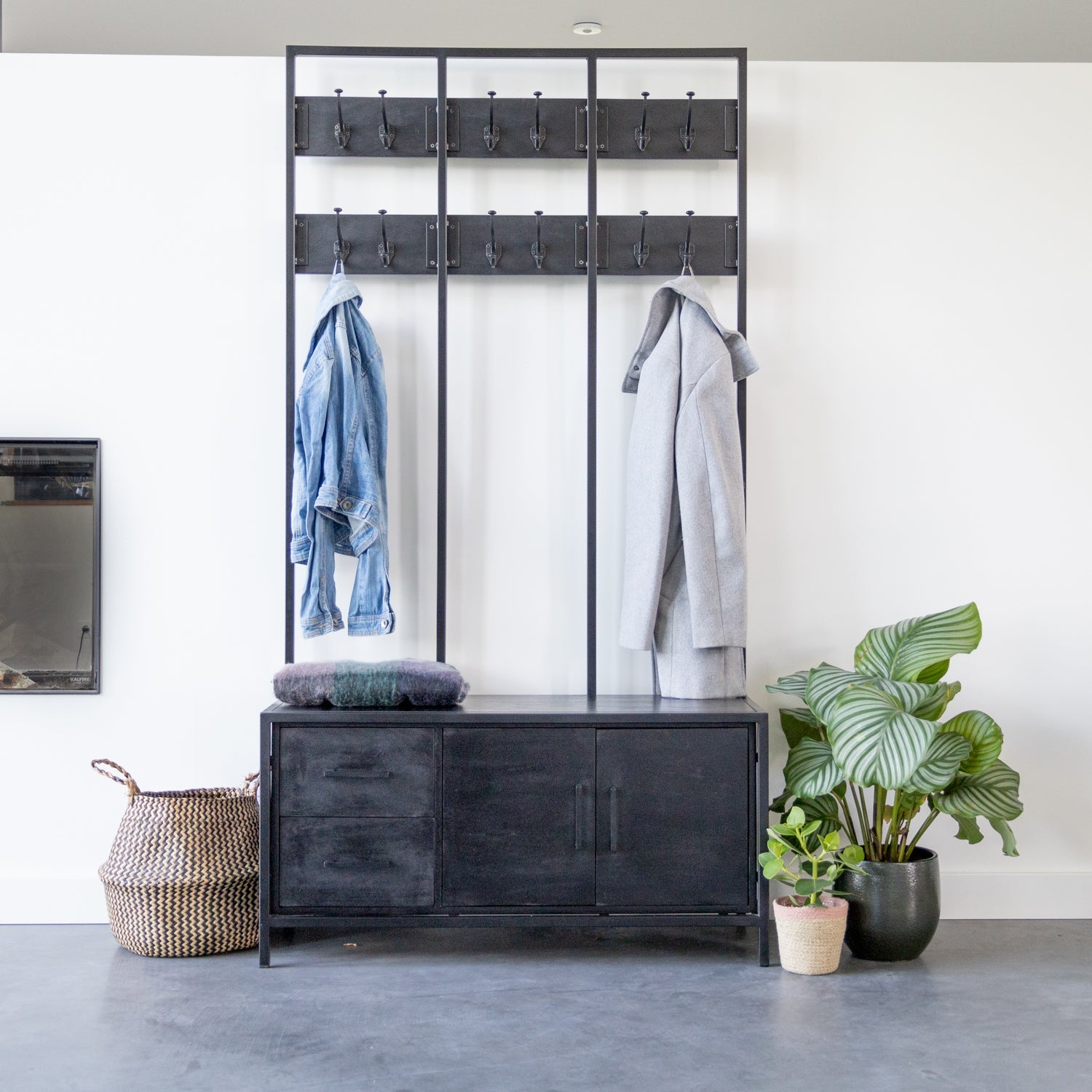 Garderoberek XL Zwart Industrieel Design | Mangohout en Staal | 100x40x190cm