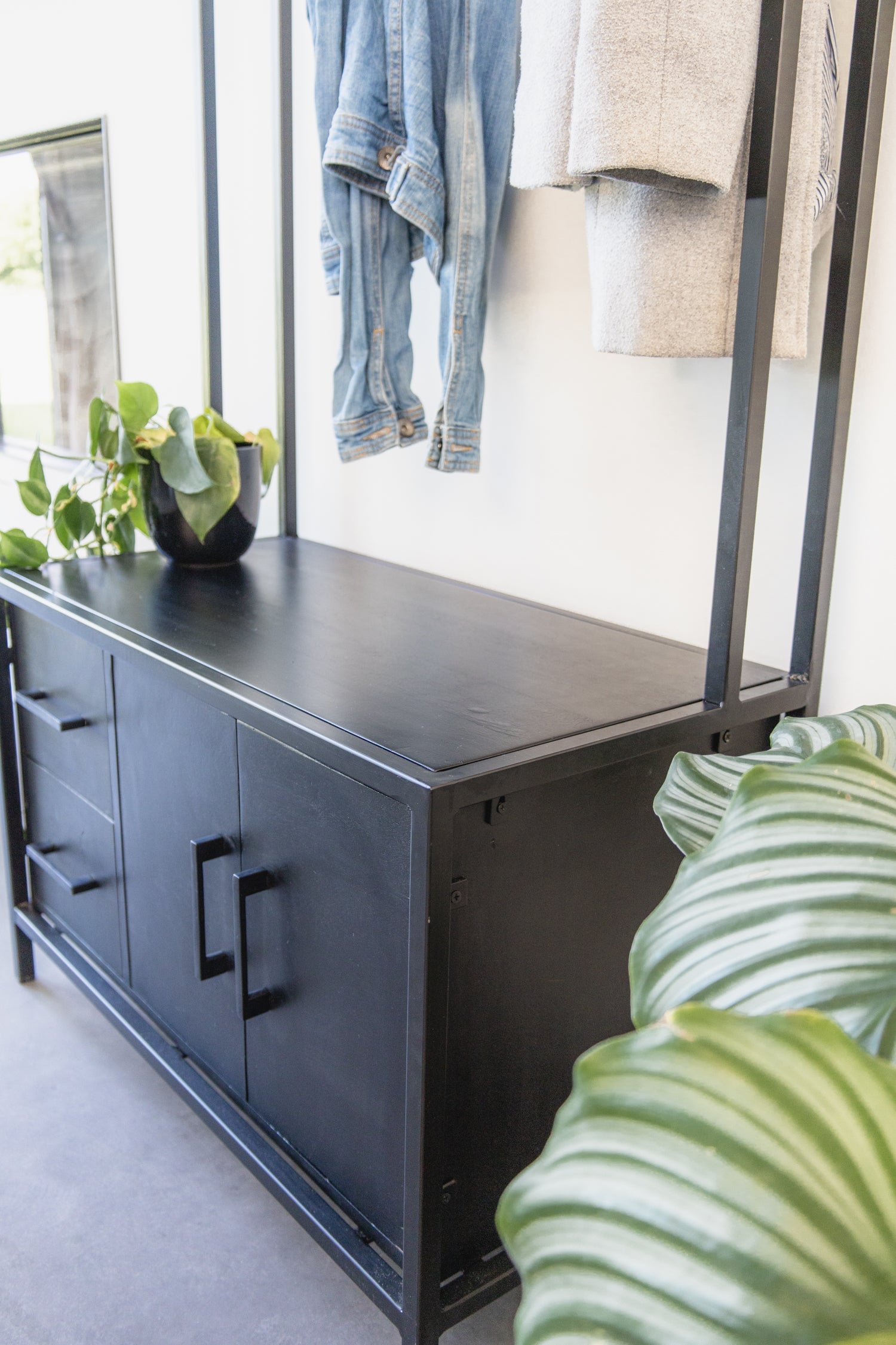 Garderoberek Zwart Industrieel Design | Mangohout en Staal | 80x40x190cm