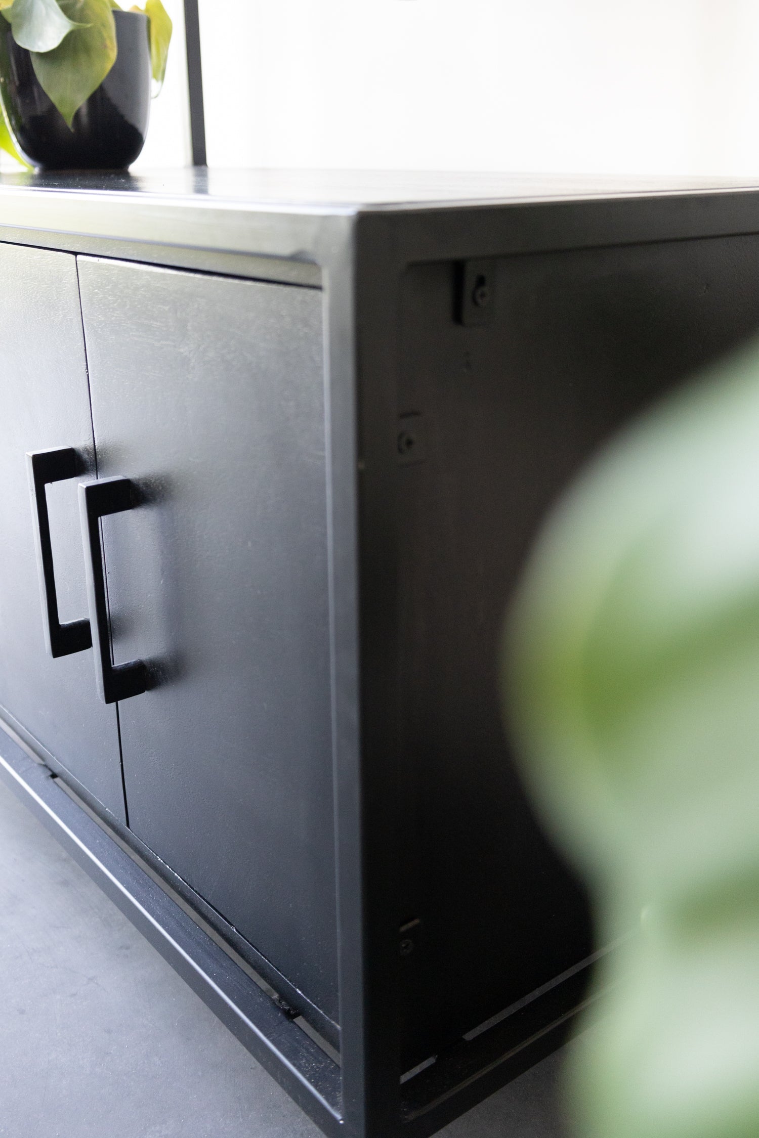 Garderoberek Zwart Industrieel Design | Mangohout en Staal | 80x40x190cm