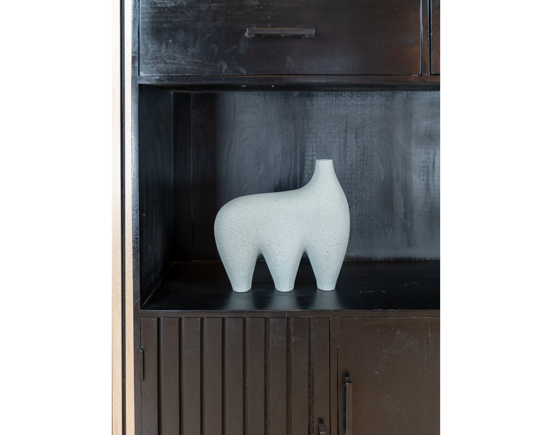 Fika kabinet 4 deurs 2 lades zwart 106cm - Industrieelinhuis.nl