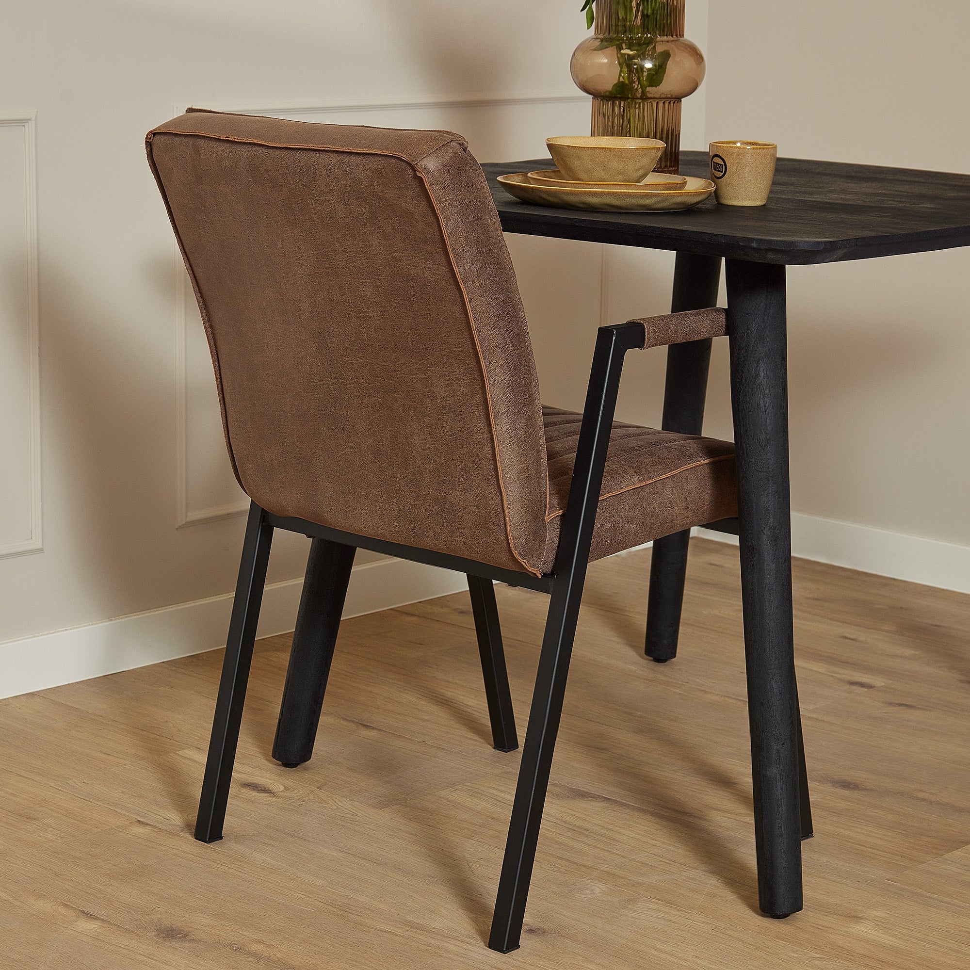 Eetkamerstoel Tivoli Bull | Brown | Met armleuning - Industrieelinhuis.nl