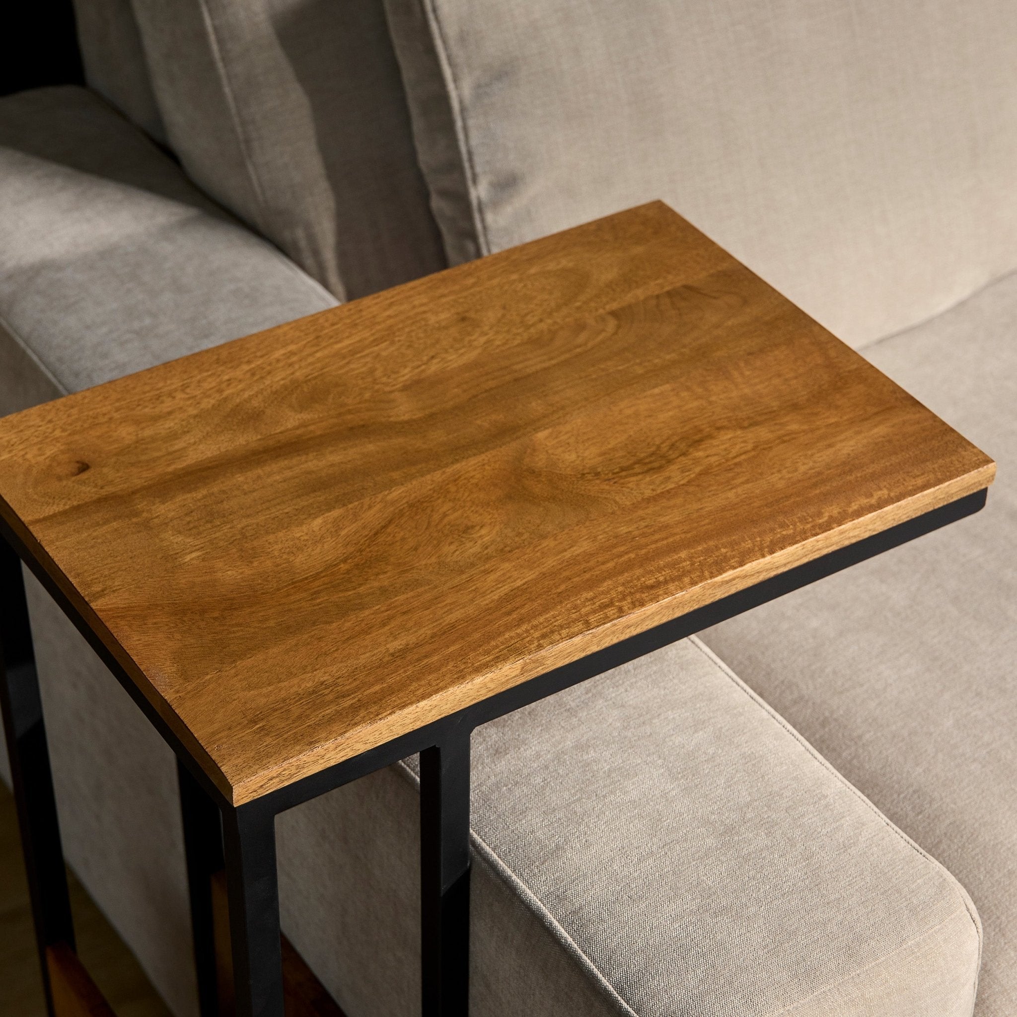 Bijzettafel voor over de bank | Mangohout en Staal | 48x32x72cm - Industrieelinhuis.nl