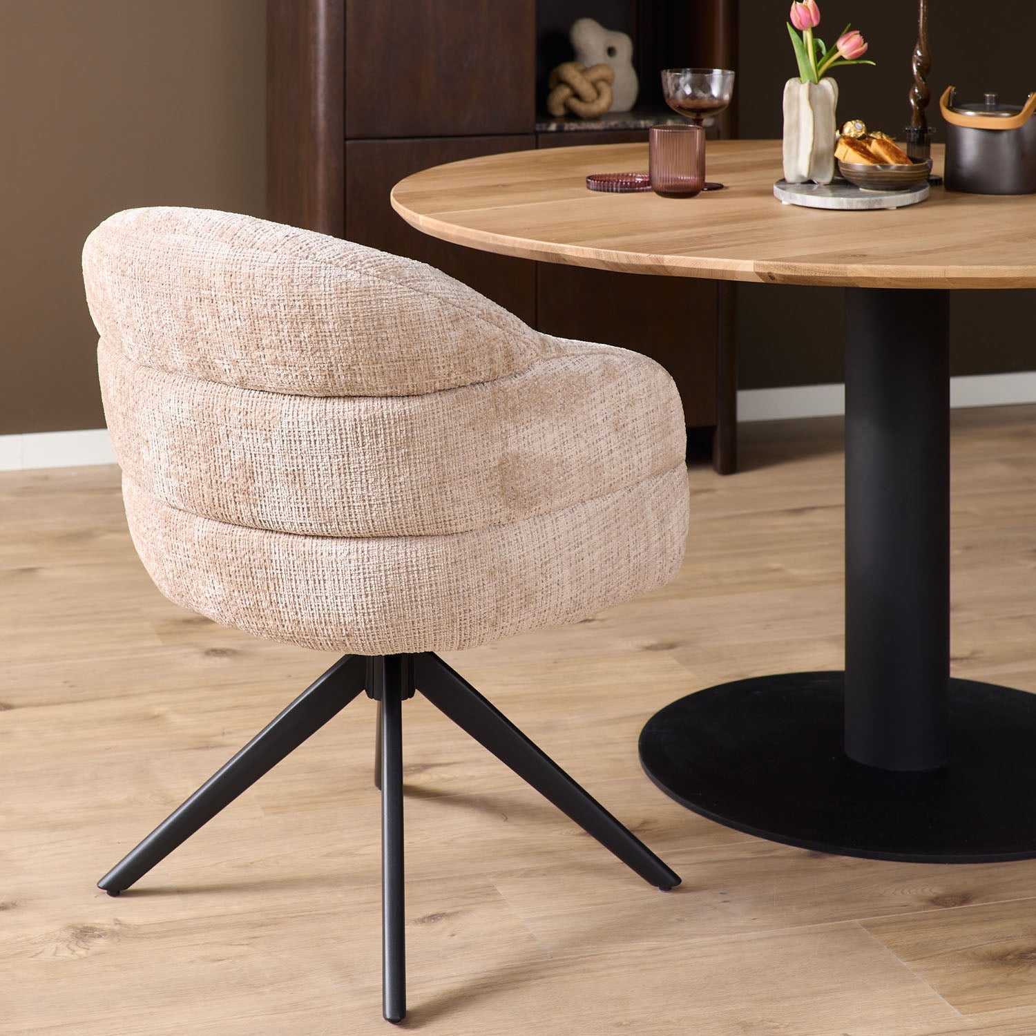 Eetkamerstoel Bella | Beige | Poot Black | Met armleuning (bestellen per 2)