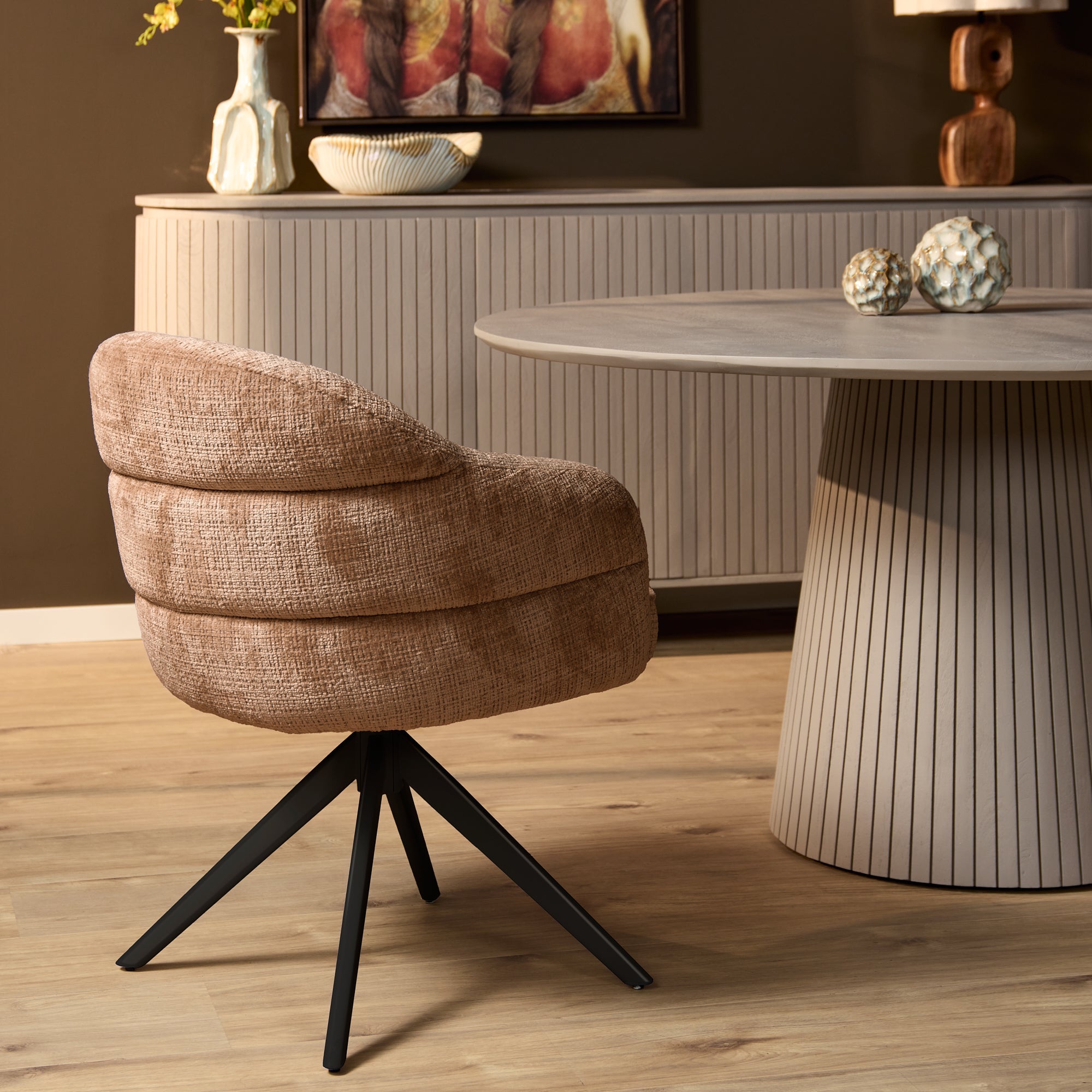 Eetkamerstoel Bella | Cinnamon | Poot Black | Met armleuning - Industrieelinhuis.nl