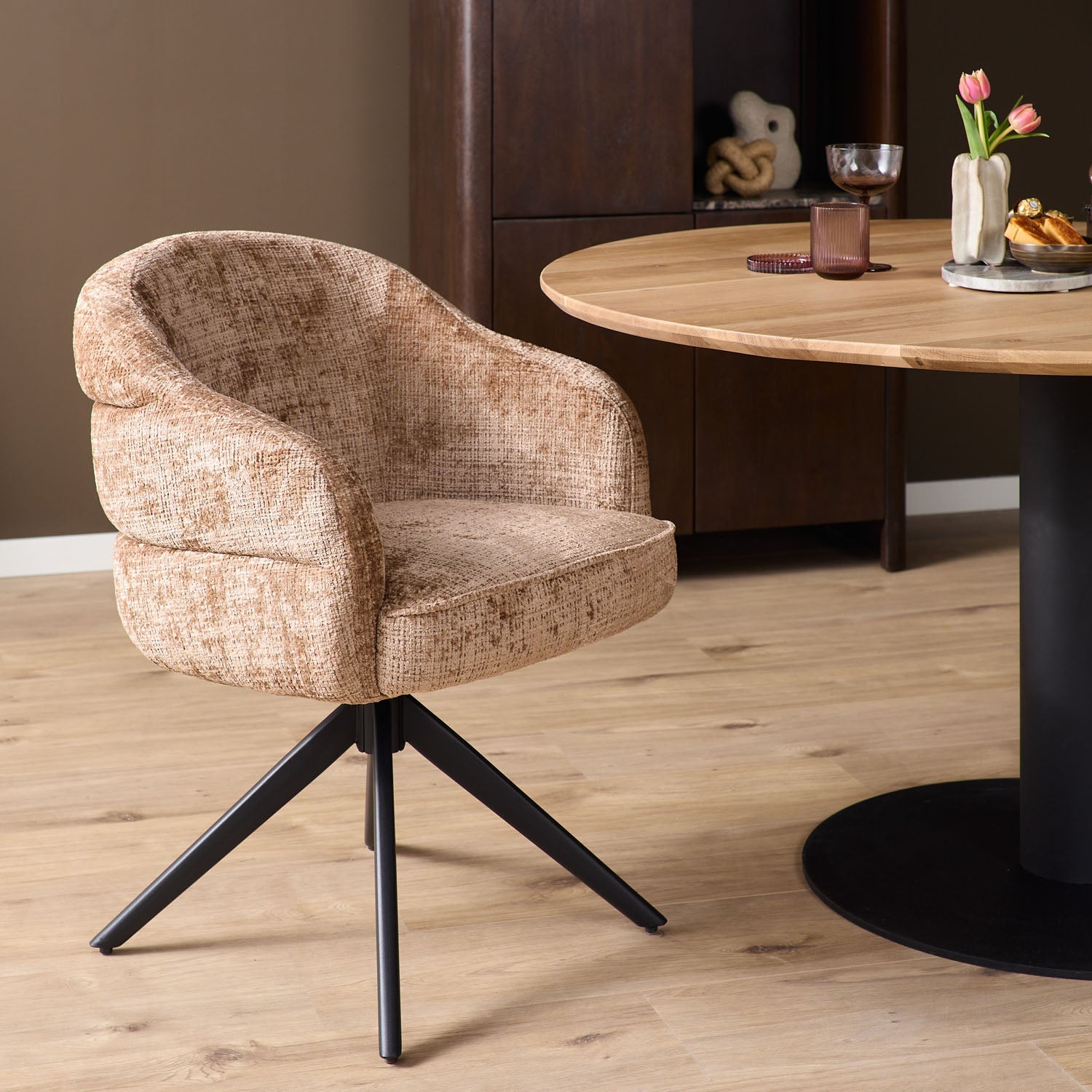 Eetkamerstoel Bella | Cinnamon | Poot Black | Met armleuning (bestellen per 2)