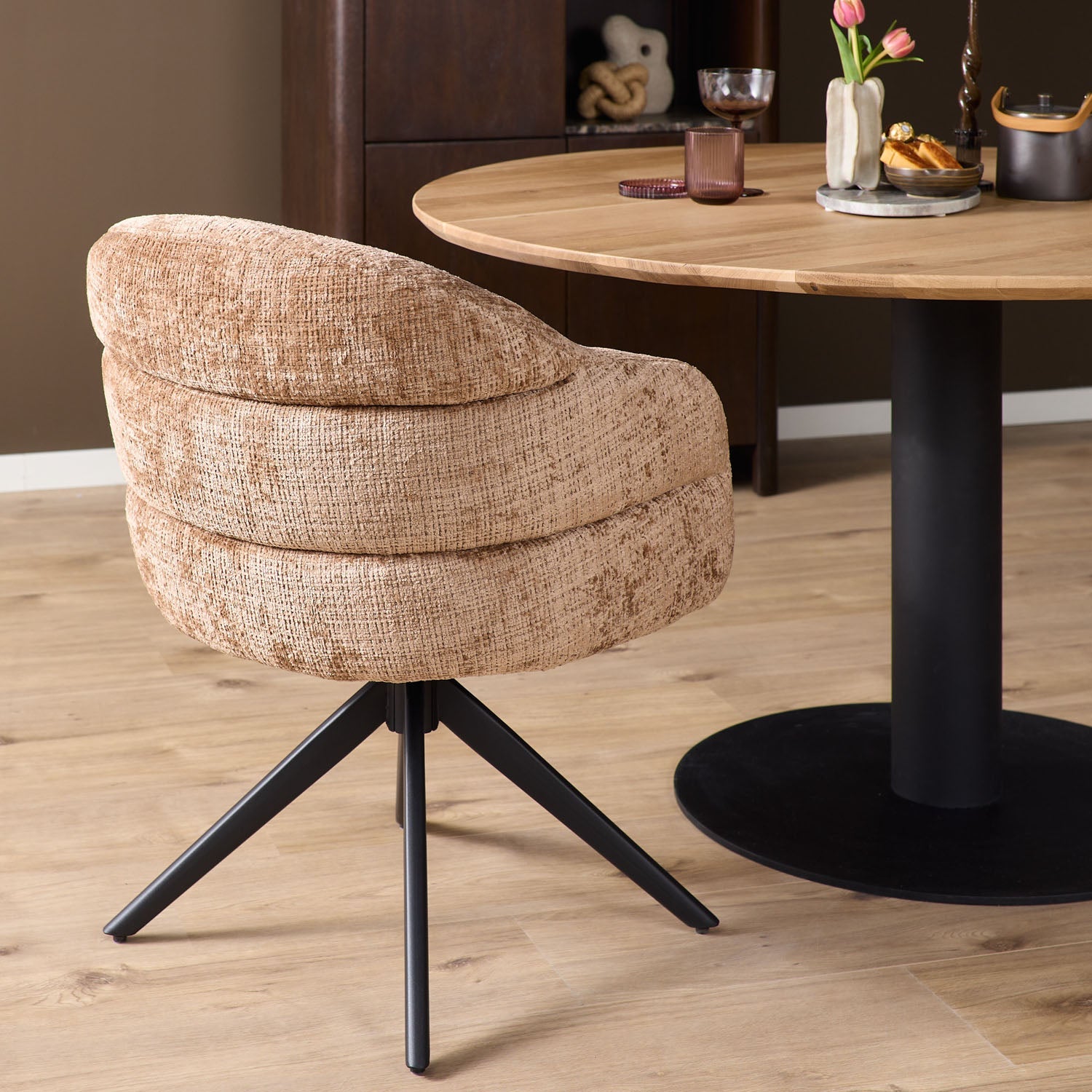 Eetkamerstoel Bella | Cinnamon | Poot Black | Met armleuning (bestellen per 2)
